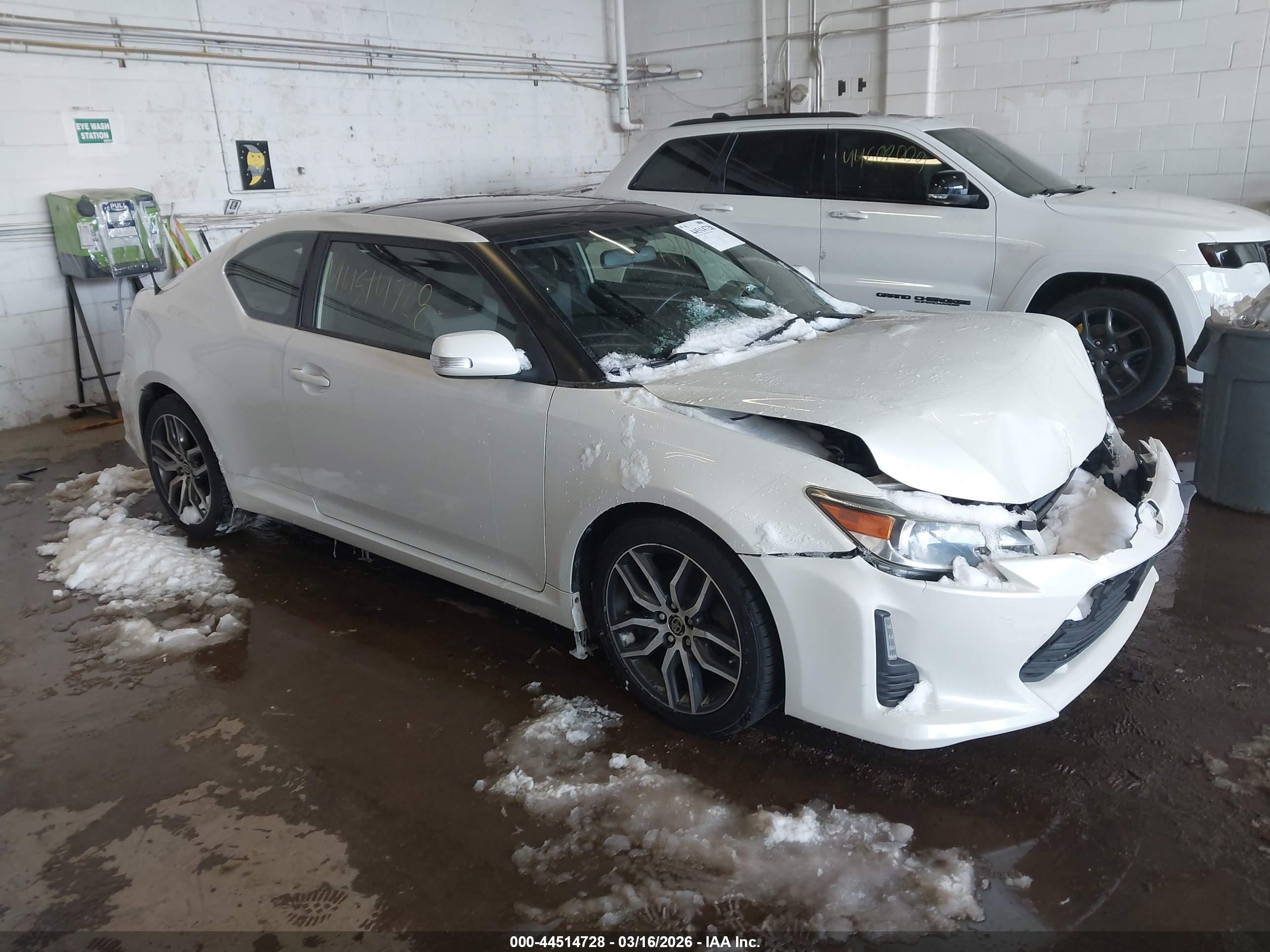 2015 Scion tC, VIN JTKJF5C76FJ008415 — Front end