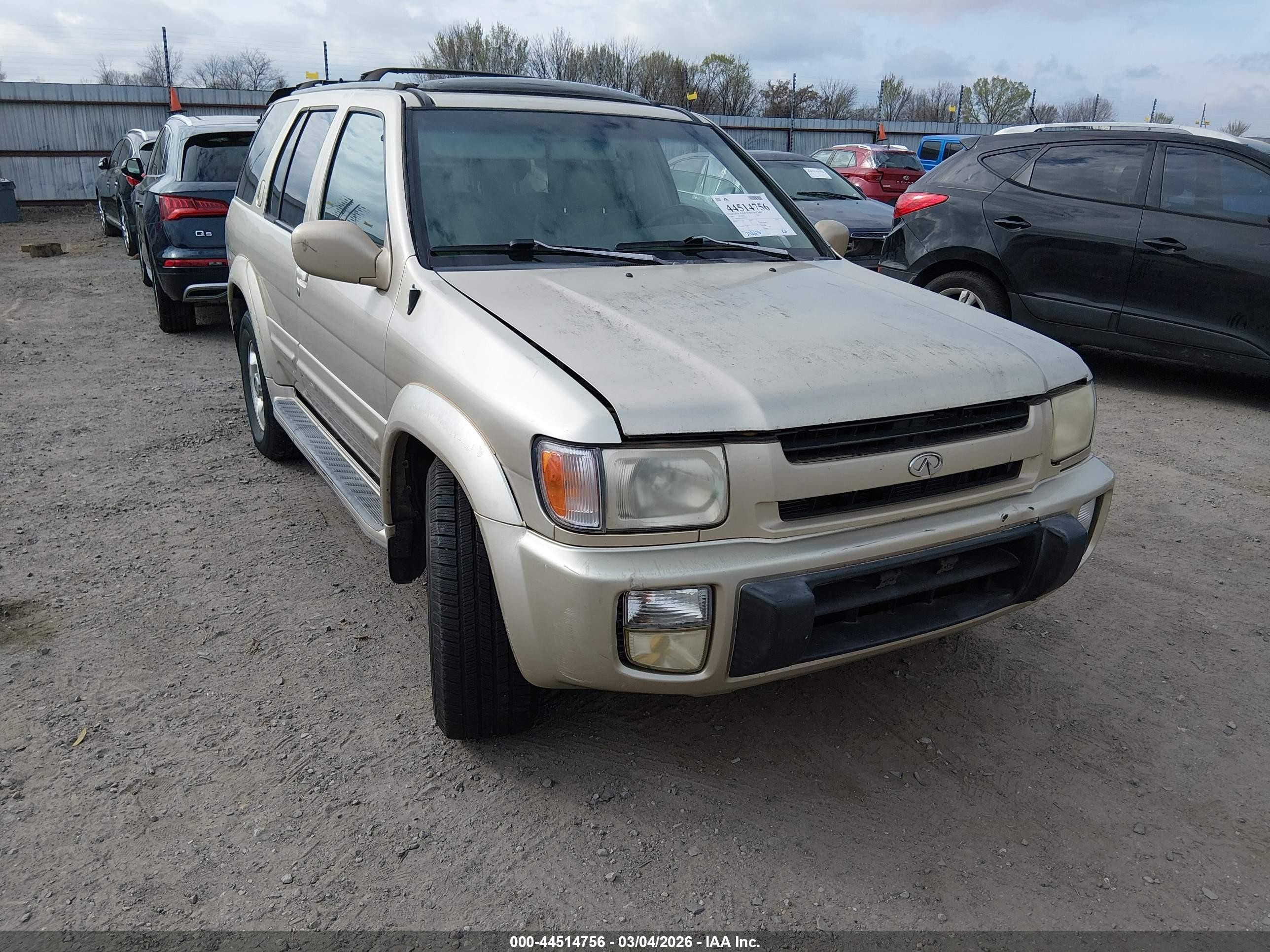 1999 Infiniti QX4 Luxury, VIN JNRAR07Y4XW067164 — Front end