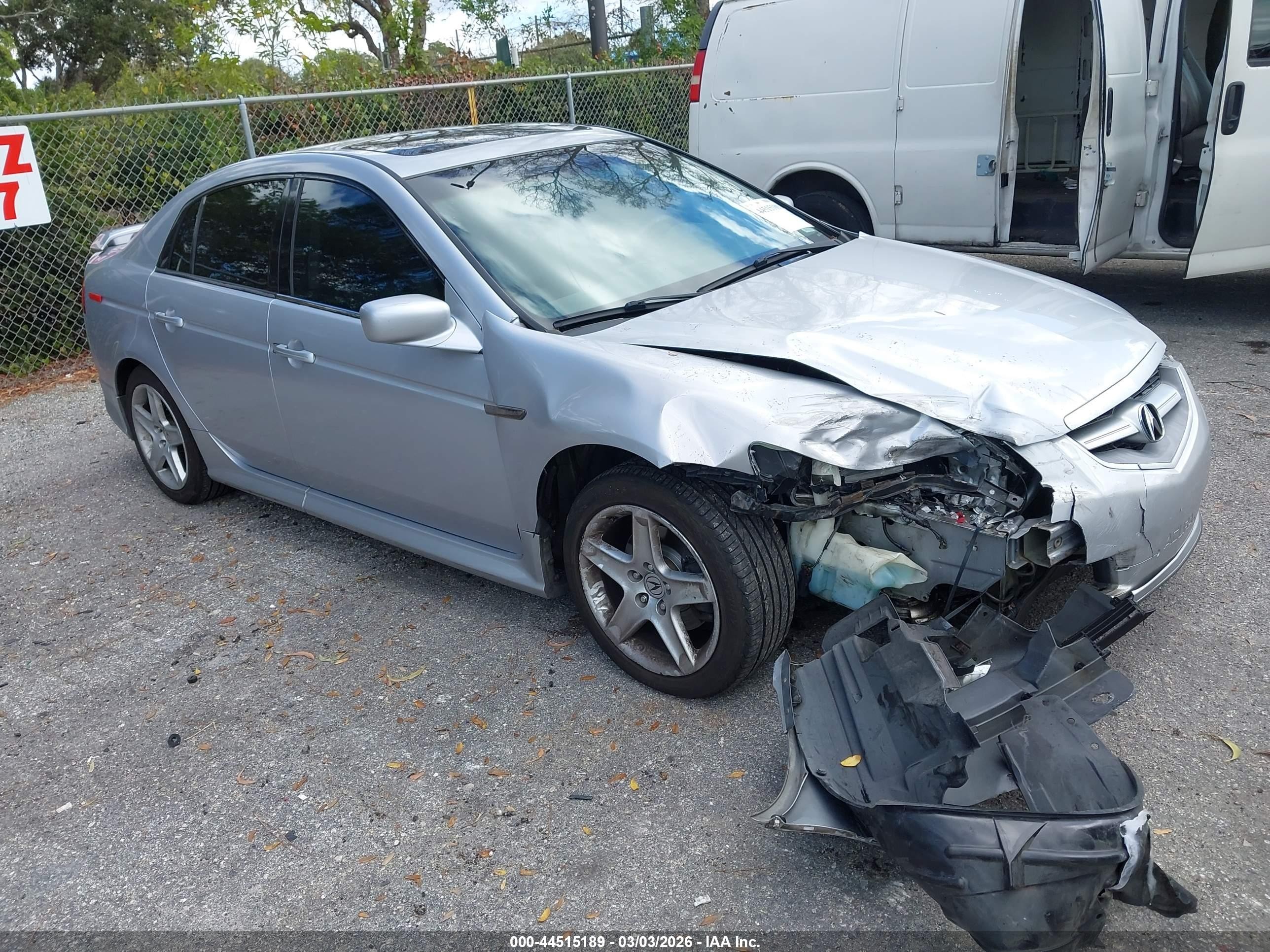 2004 Acura TL, VIN 19UUA66244A026077 — Front end