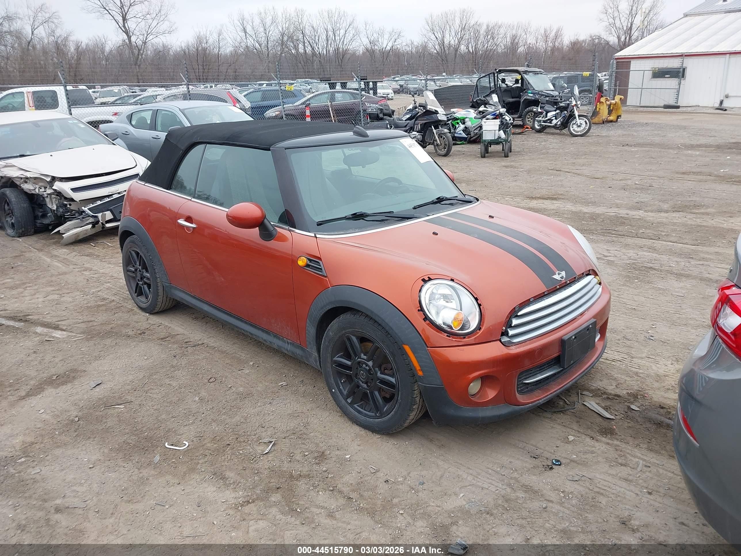 2012 MINI Convertible, VIN WMWZN3C5XCT265381 — Механическое