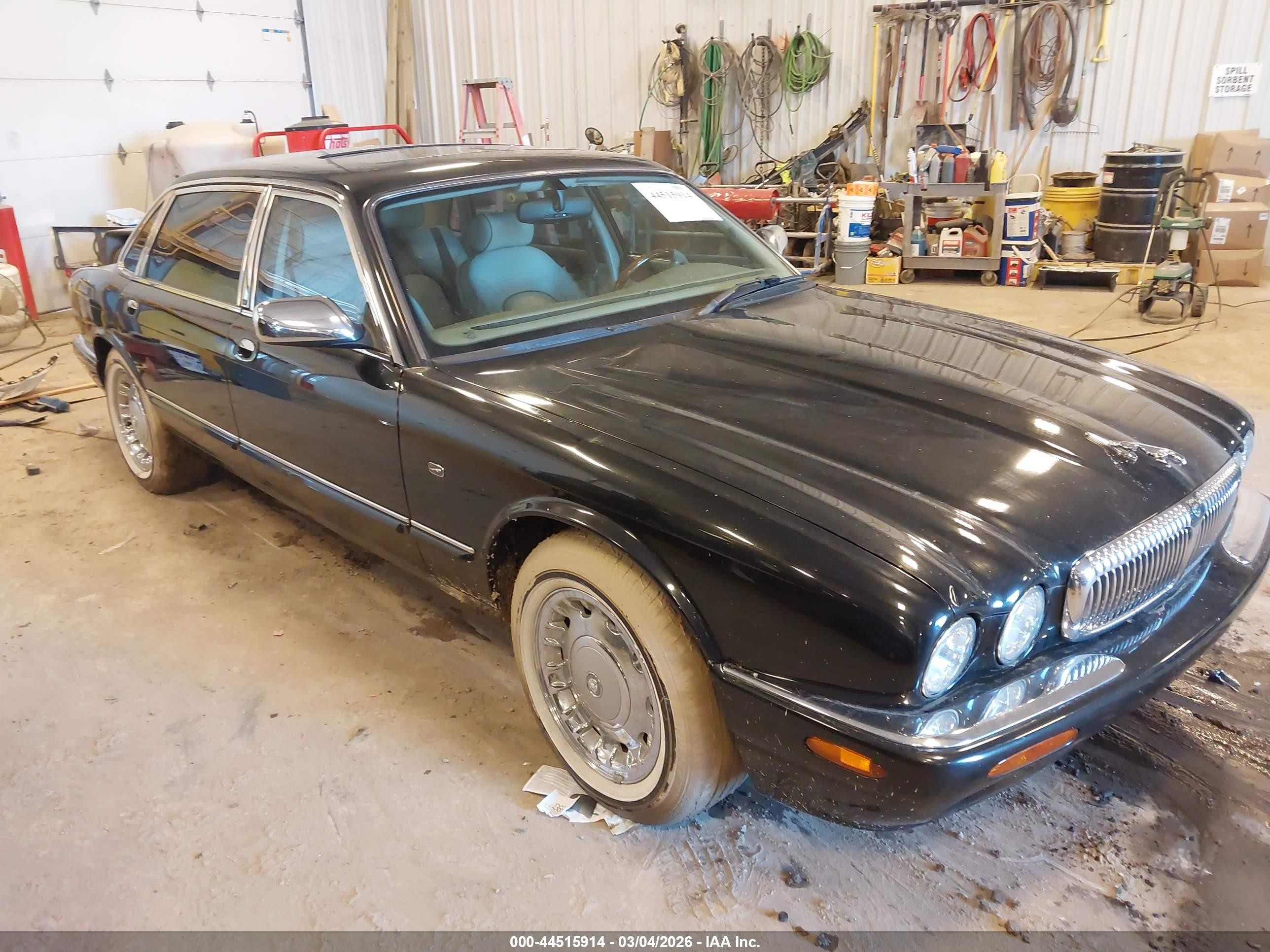 1999 Jaguar XJ, VIN SAJKD6045XC876527 — Normal wear