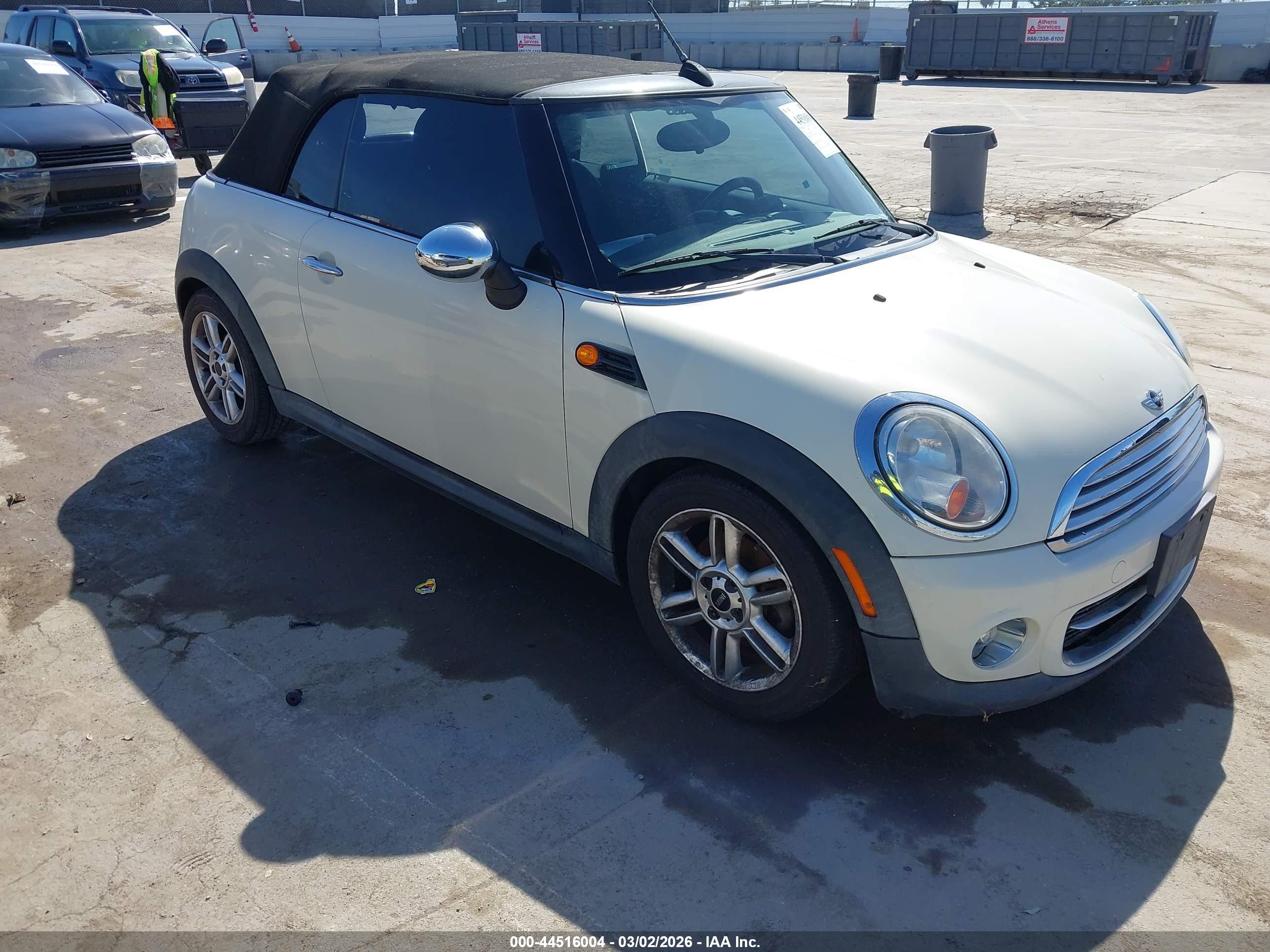 2011 MINI Convertible, VIN WMWZN3C58BT133329 — Фото с аукциона 1 of 13