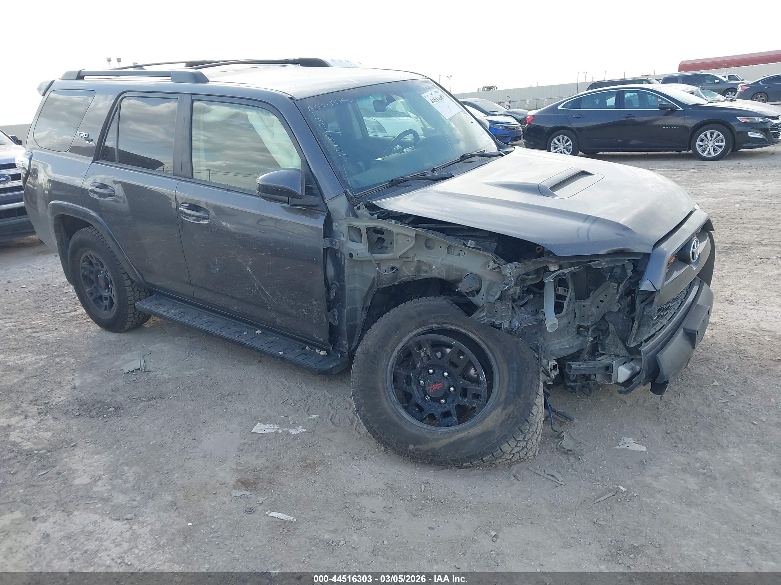 2019 Toyota 4Runner SR5, VIN JTEBU5JR8K5687060 — Front end