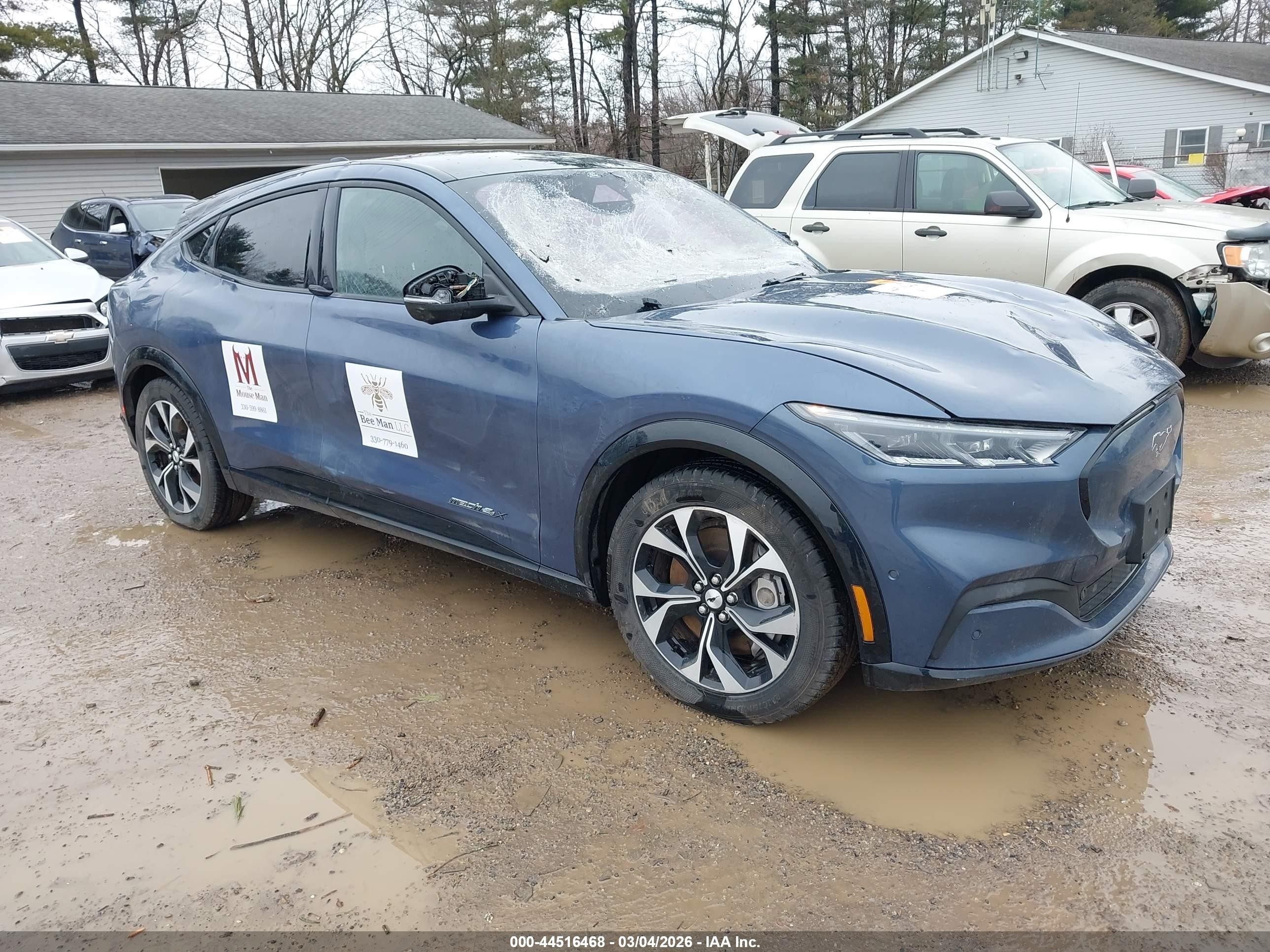 2021 Ford Mustang Mach-E Premium, VIN 3FMTK3SU2MMA38286 — Front end