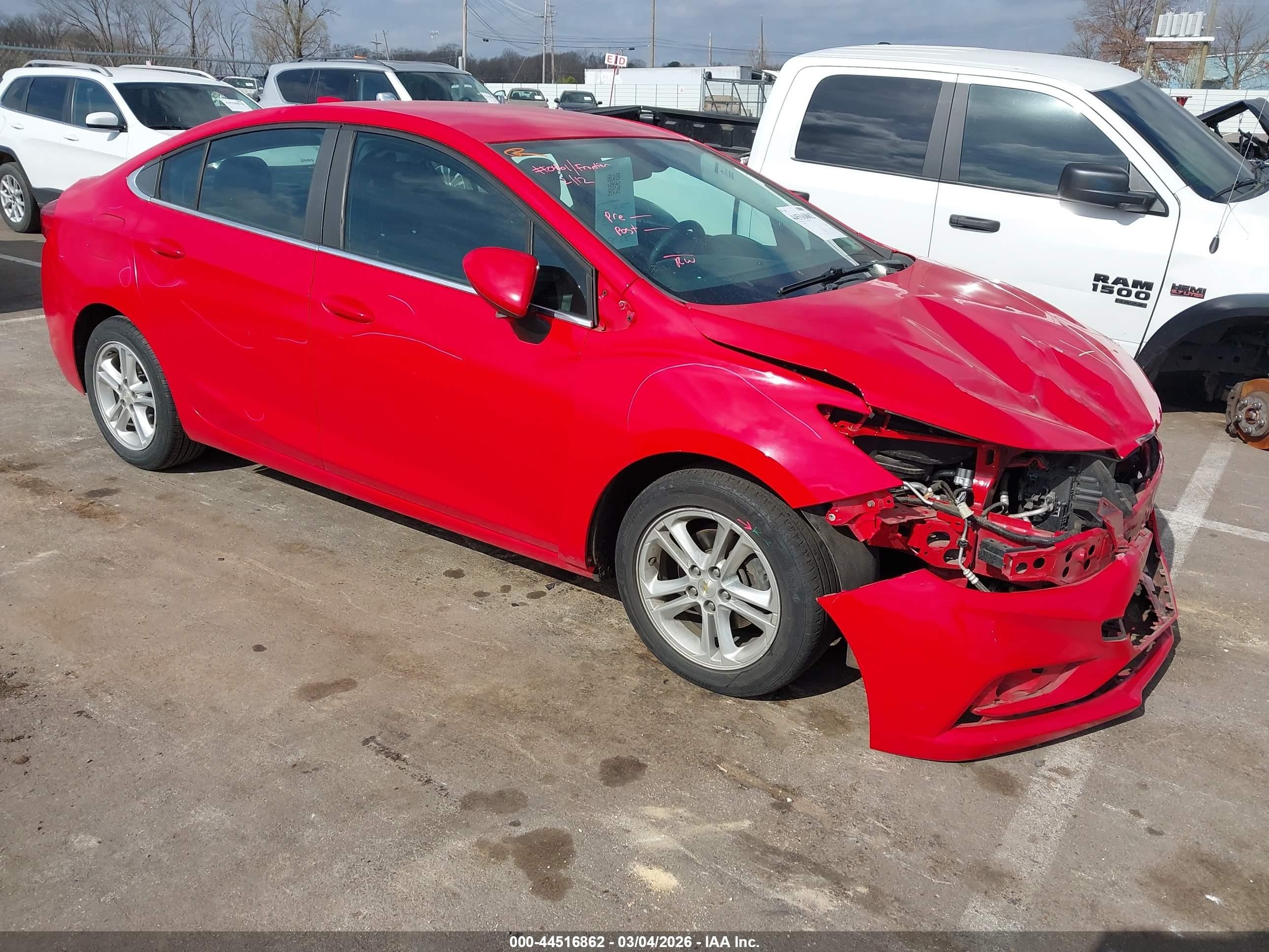 2016 Chevrolet Cruze LT, VIN 1G1BE5SM6G7278662 — Front end