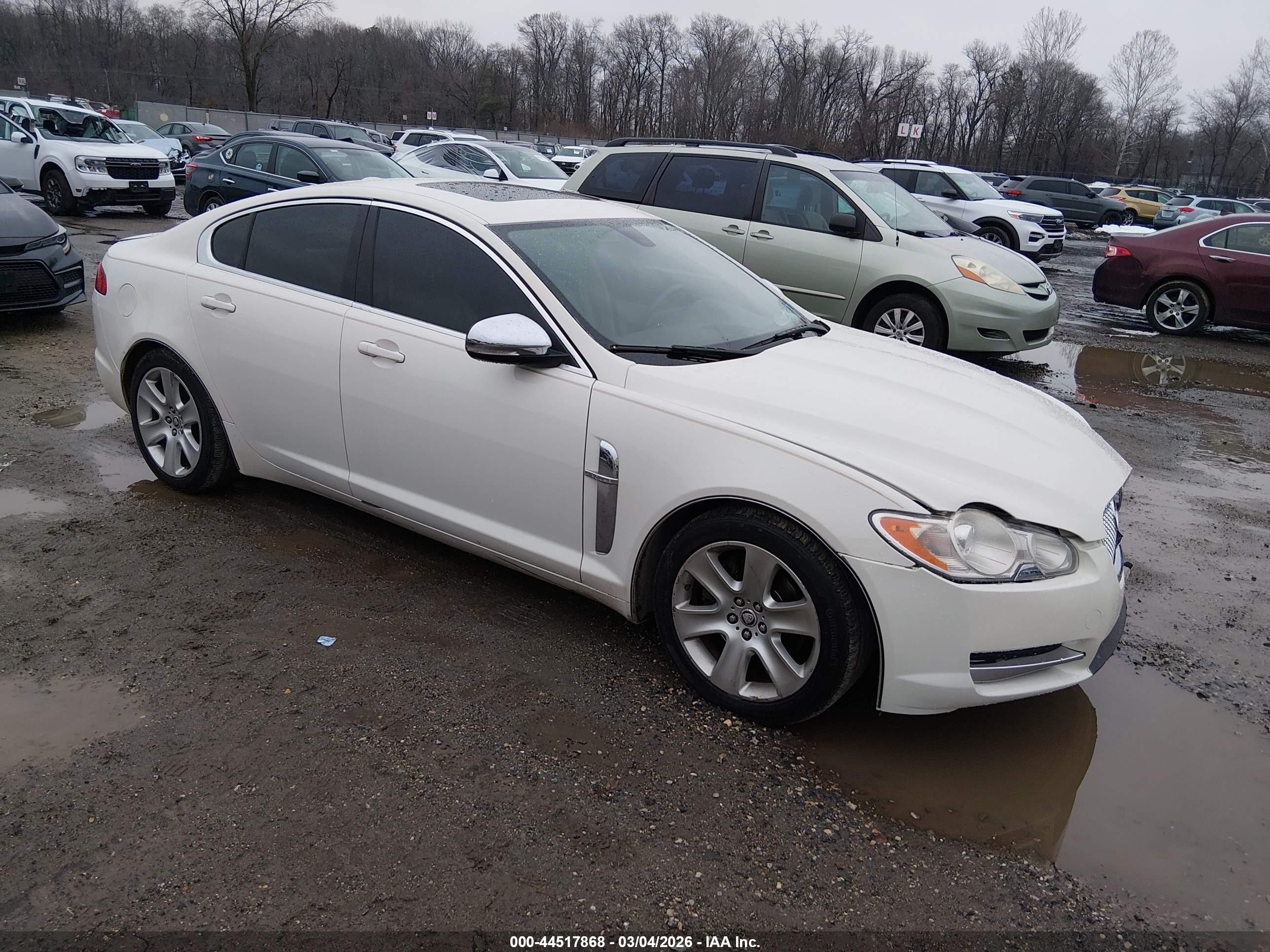 2010 Jaguar XF Luxury, VIN SAJWA0FA1AHR70595 — Front end