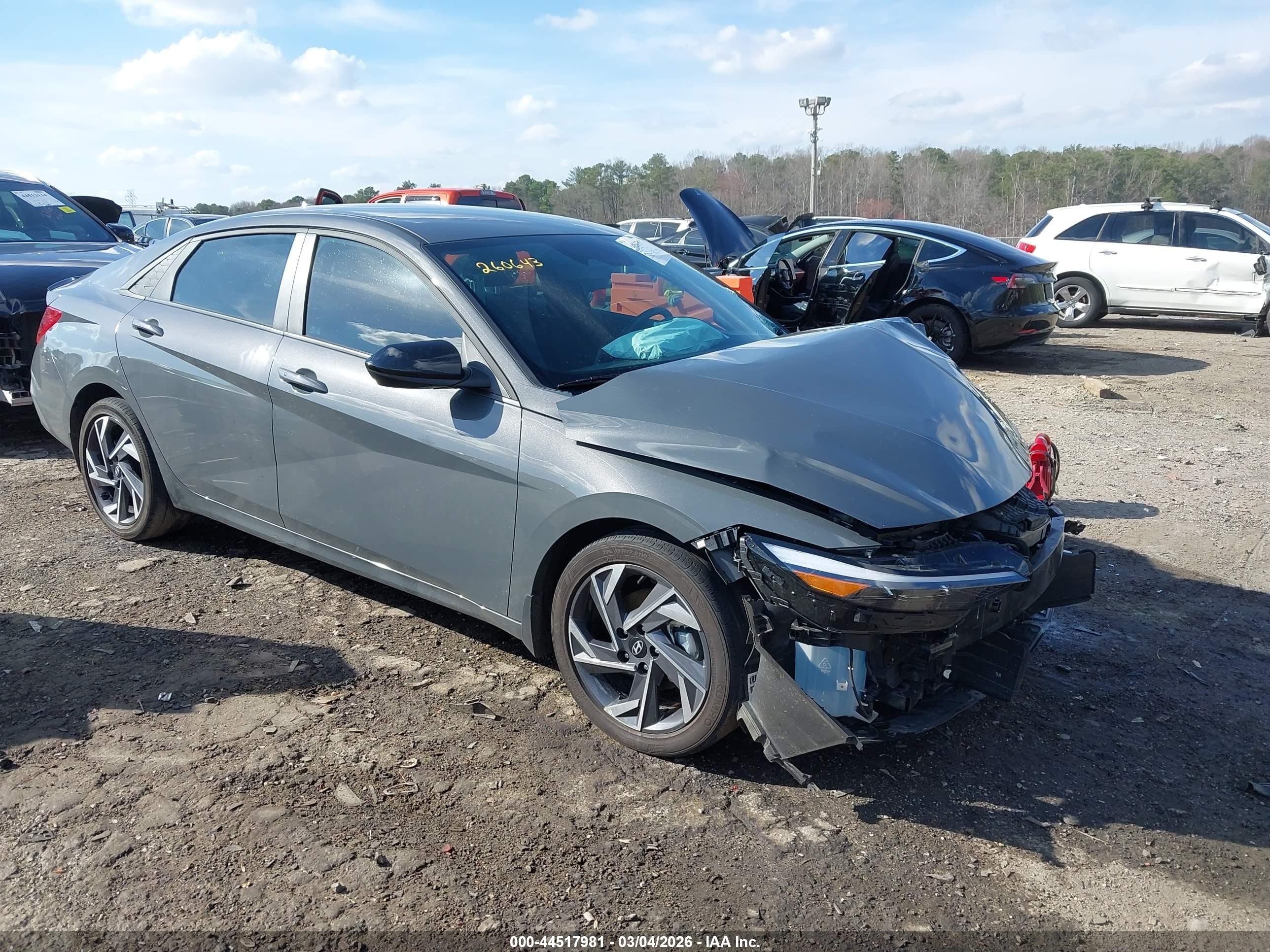 2025 Hyundai Elantra SEL Sport, VIN KMHLM4DG0SU895447 — Front end