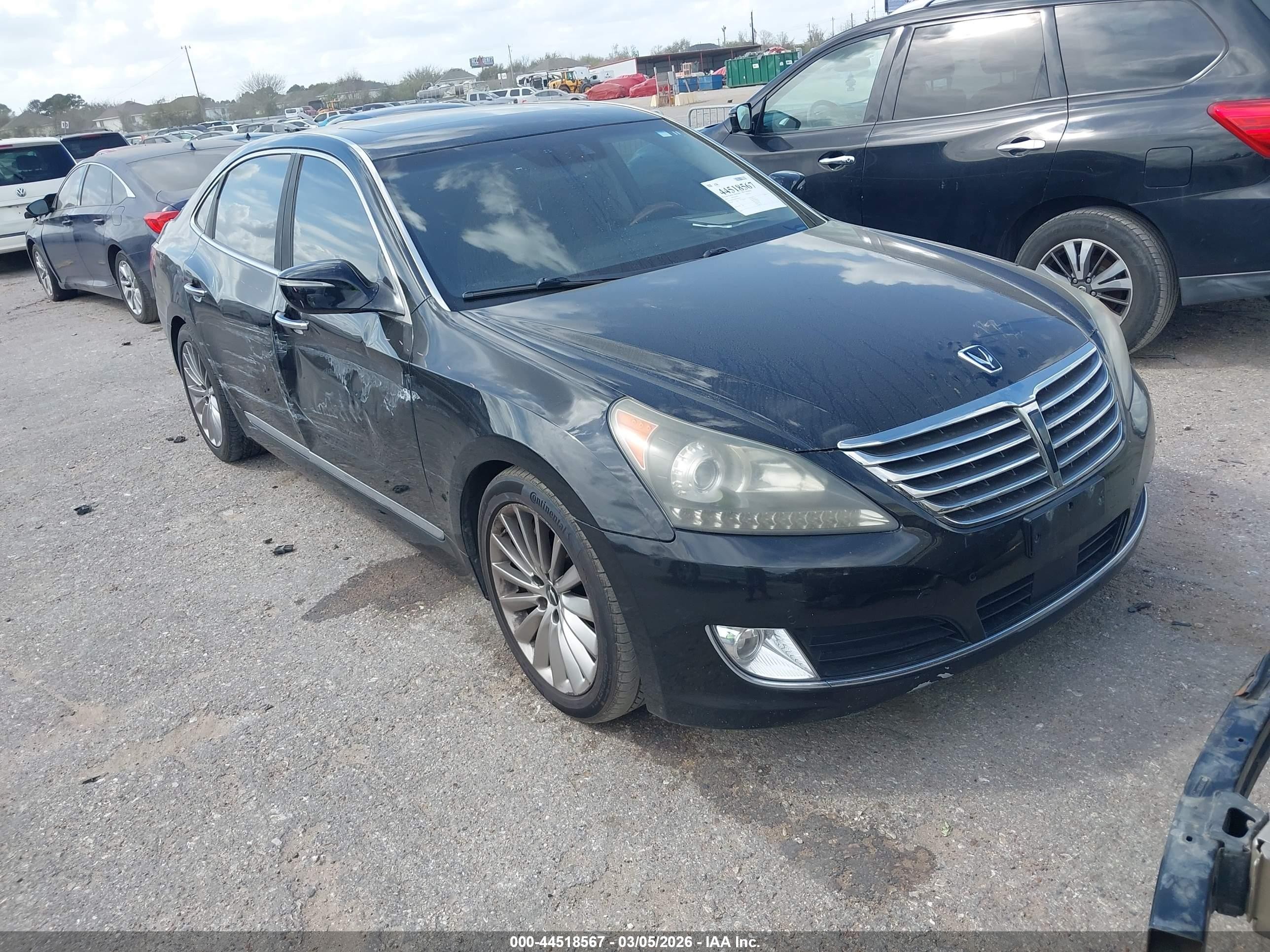 2015 Hyundai Equus Signature, VIN KMHGH4JH8FU096234 — Side