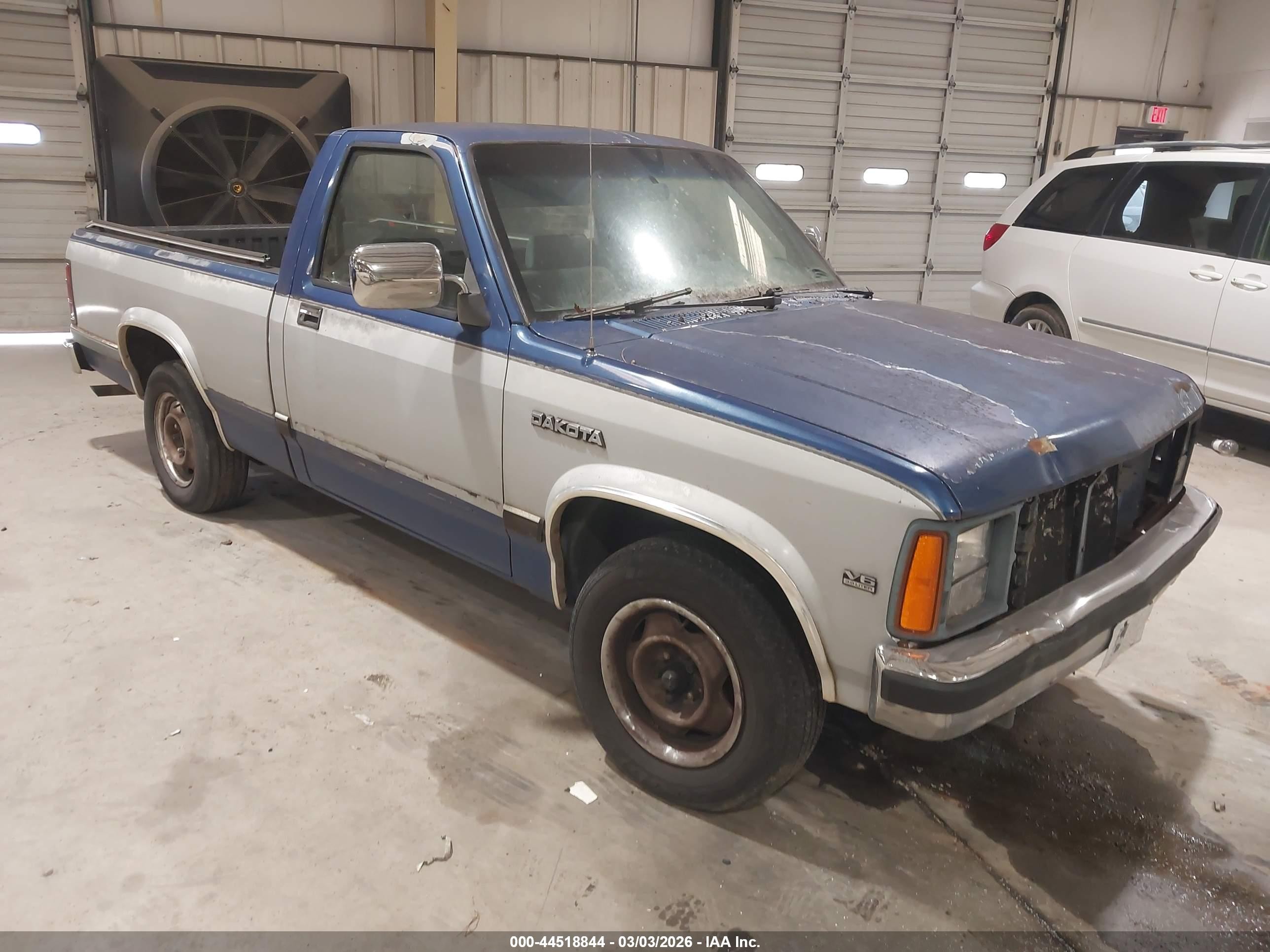 1990 Dodge Dakota, VIN 1B7FL26X9LS702585 — Перед