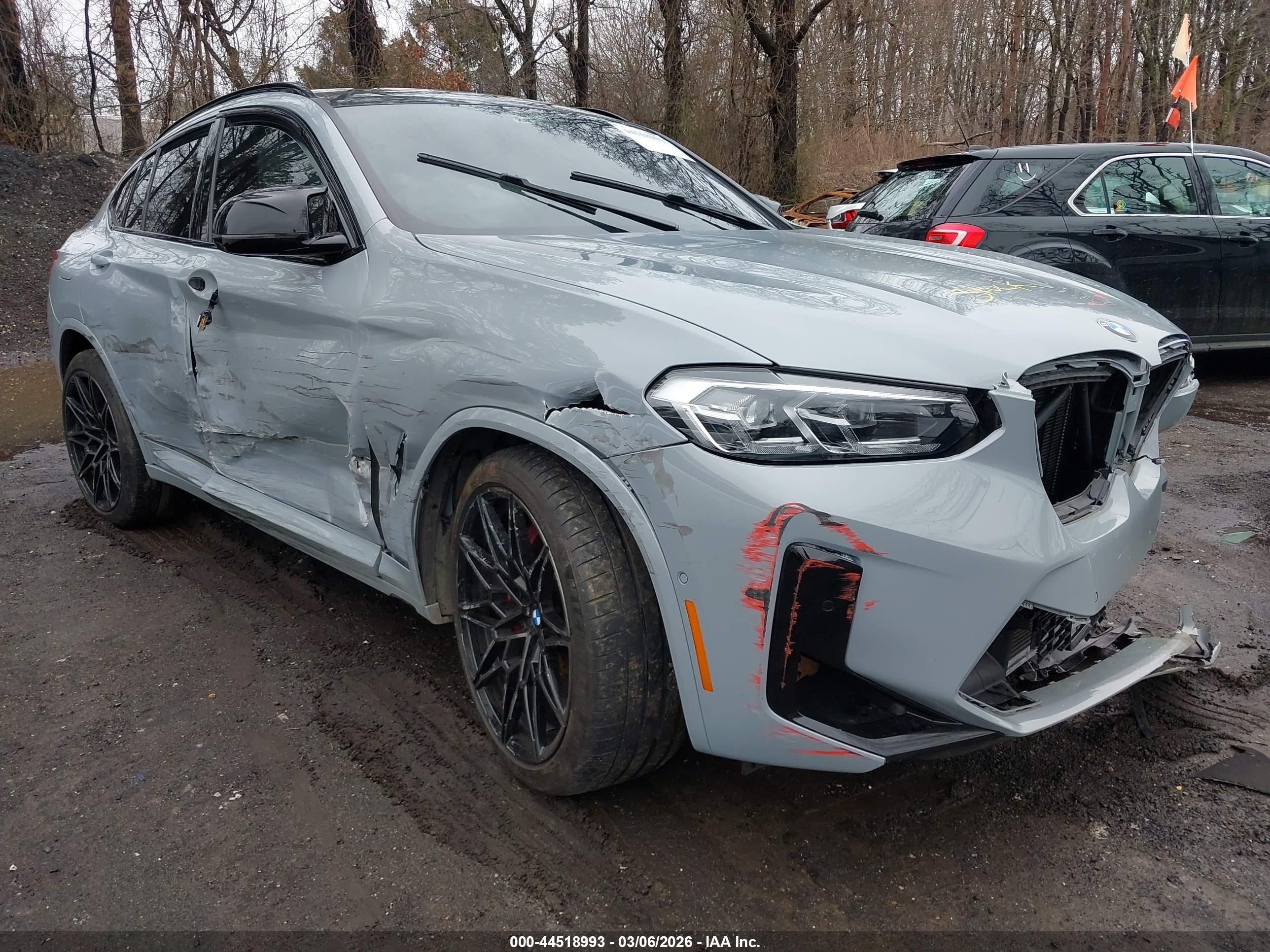 2022 BMW X4 M, VIN 5YM23EC04N9J75192 — Перед