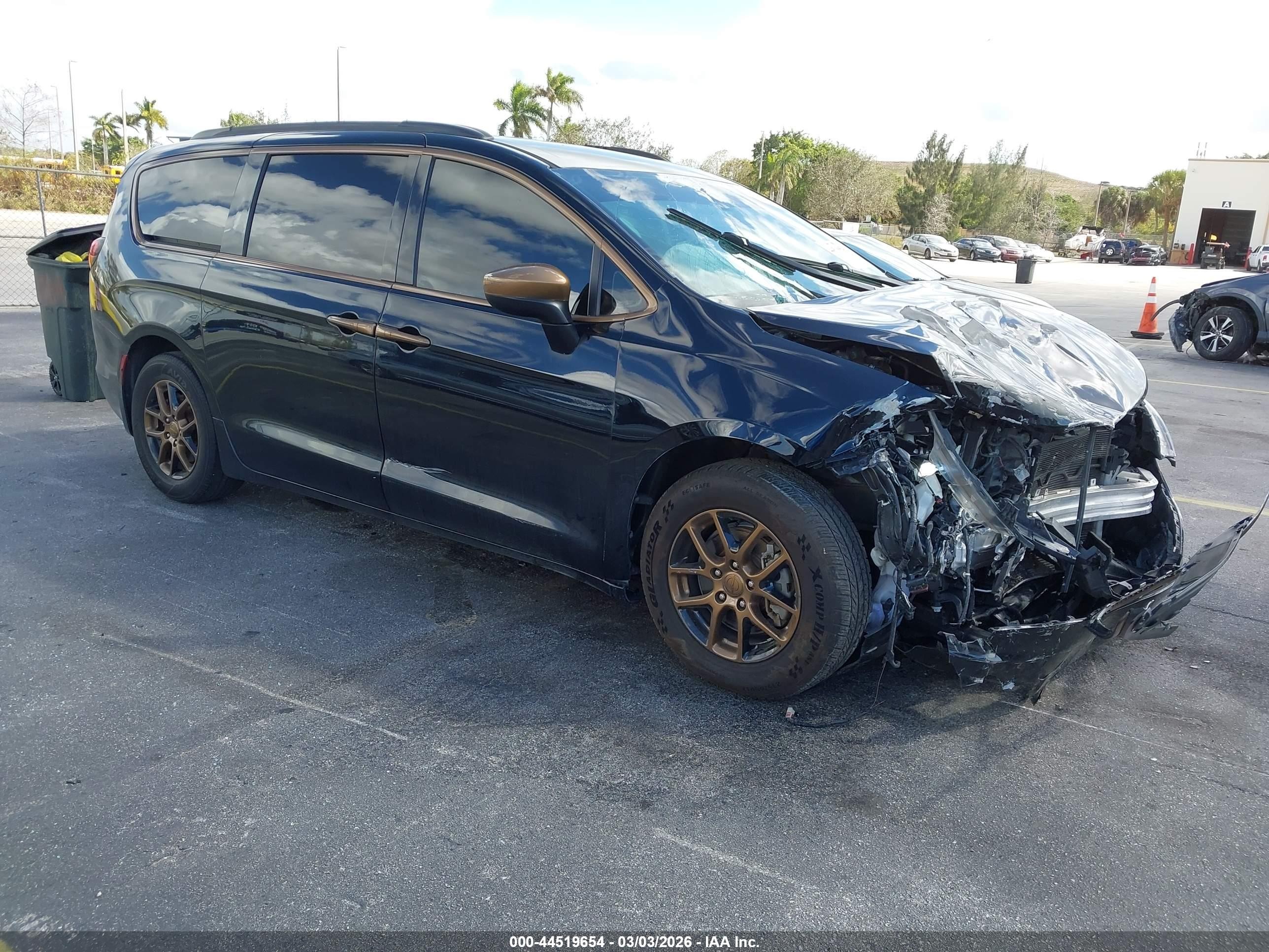2021 Chrysler Voyager LXi, VIN 2C4RC1DG8MR528781 — Front end