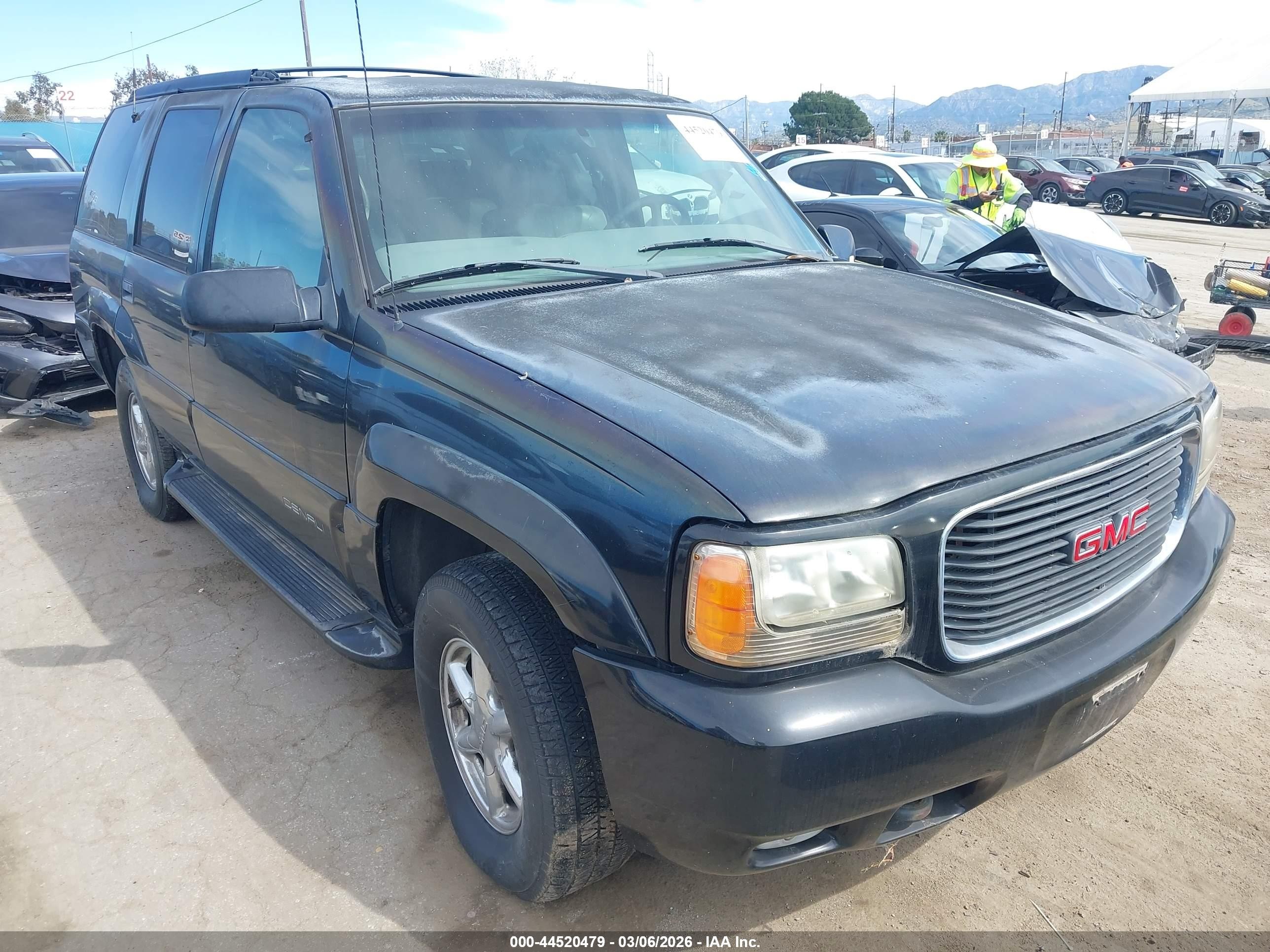 2000 GMC Denali, VIN 1GKEK13R9YR106779 — Normal wear