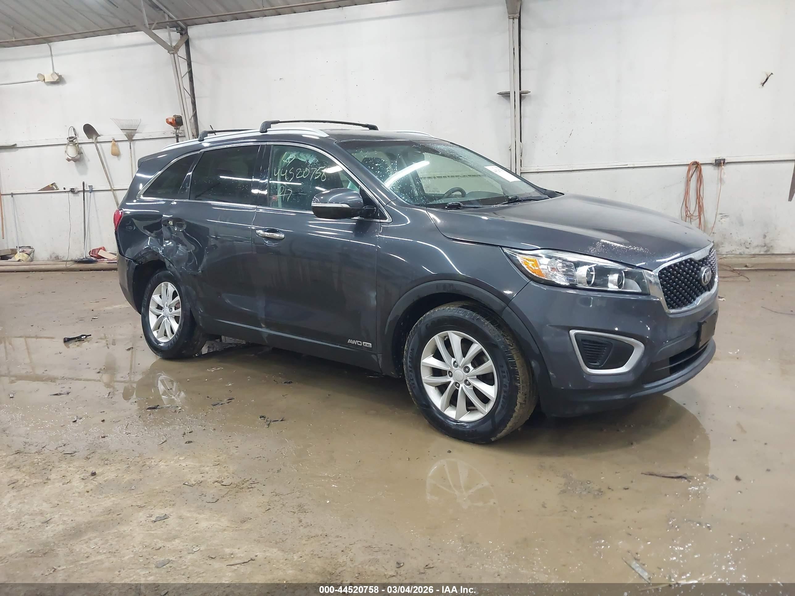 2017 Kia Sorento LX, VIN 5XYPGDA56HG329996 — Rear end