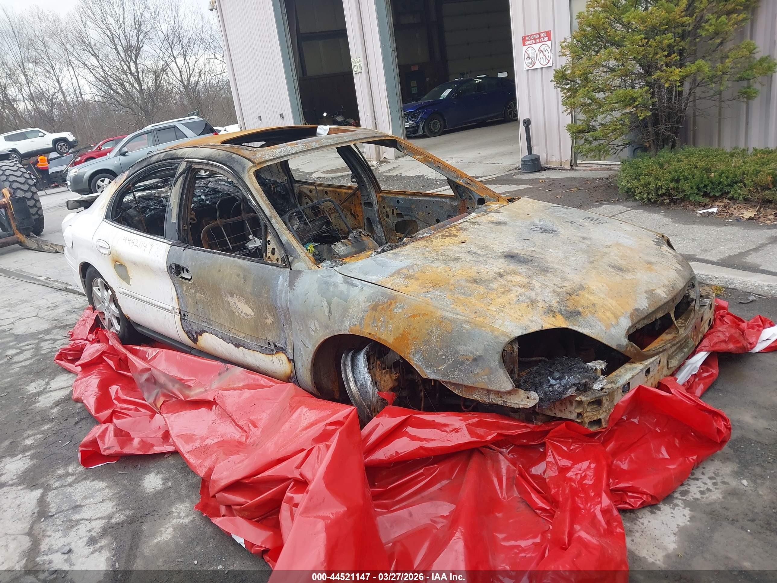 2001 Mercury Sable LS Premium, VIN 1MEFM55S91A639235 — Пожар