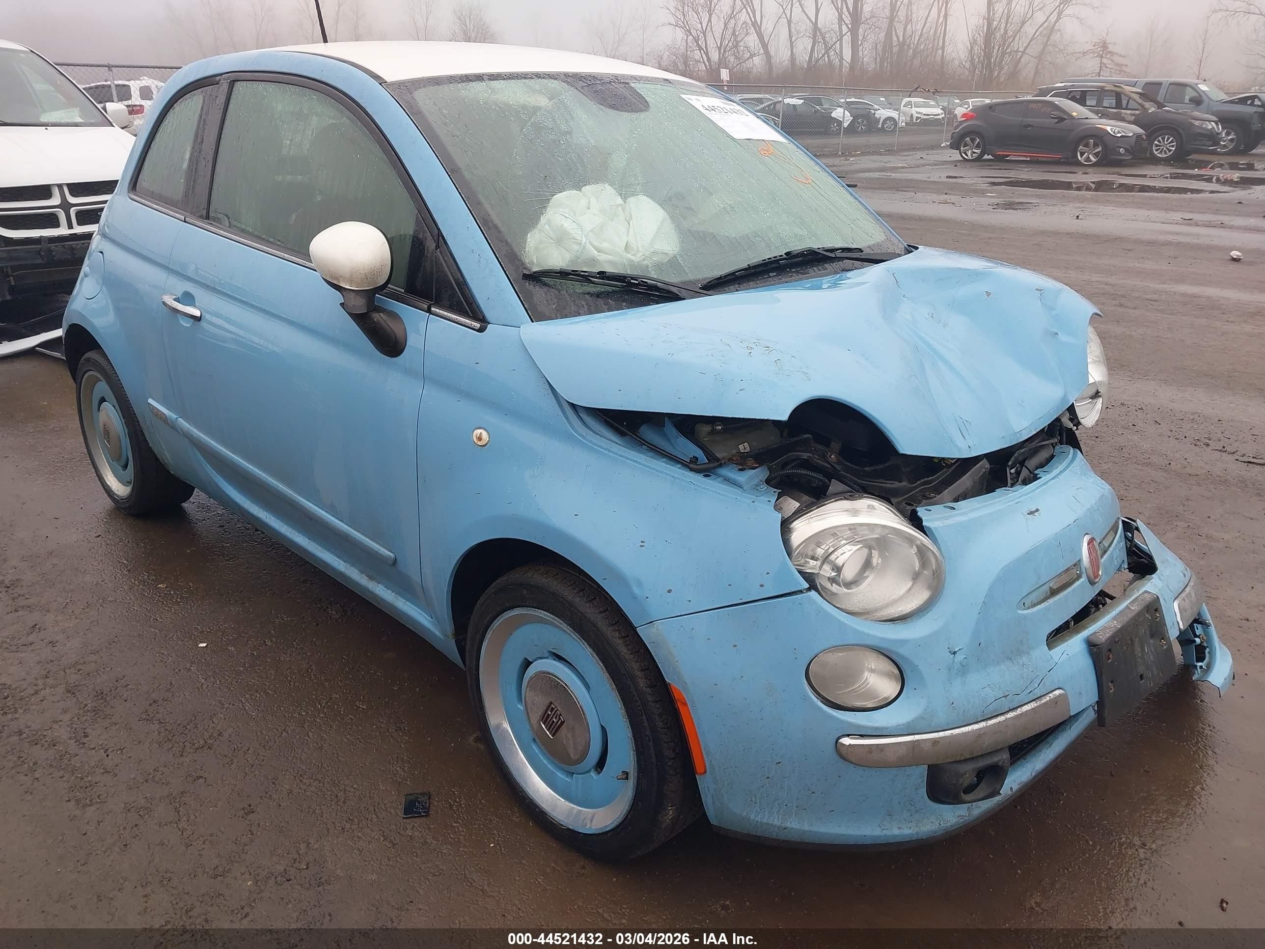 2015 FIAT 500 Lounge, VIN 3C3CFFCR9FT575786 — Front end