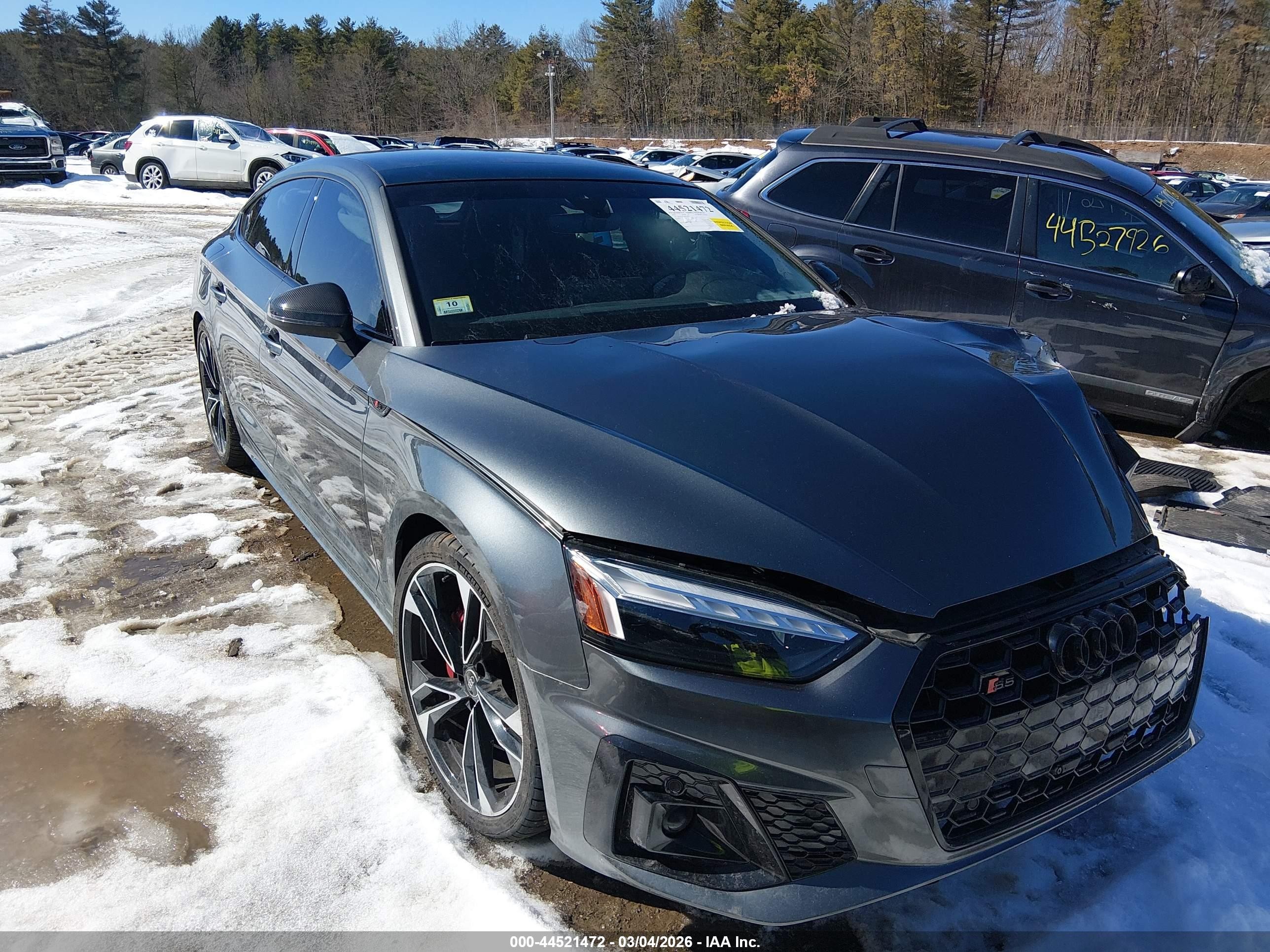 2024 Audi S5 Sportback Premium Plus, VIN WAUC4CF50RA095072 — Перед