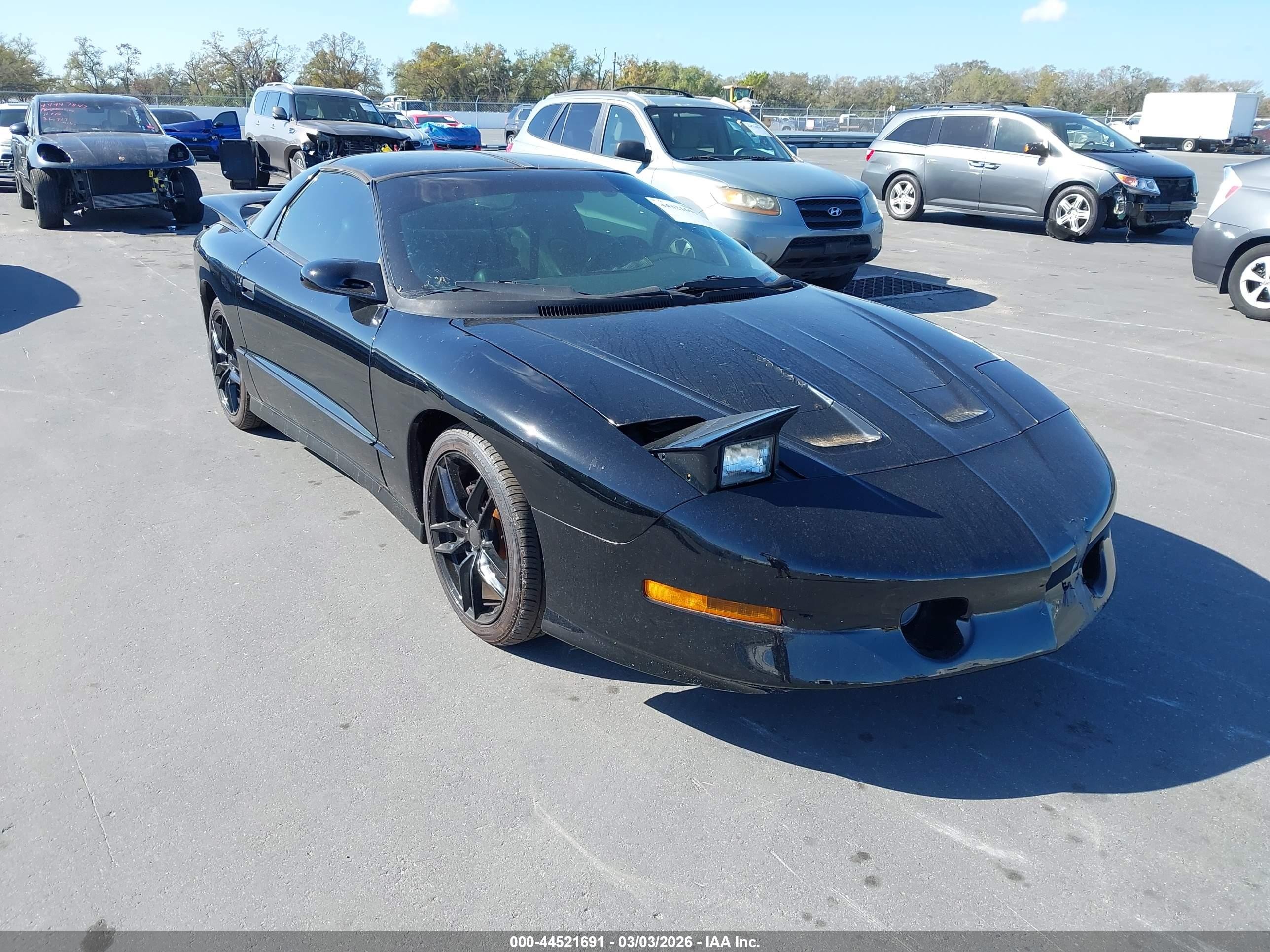 1995 Pontiac Firebird Formula, VIN 2G2FV22P0S2248899 — Front end