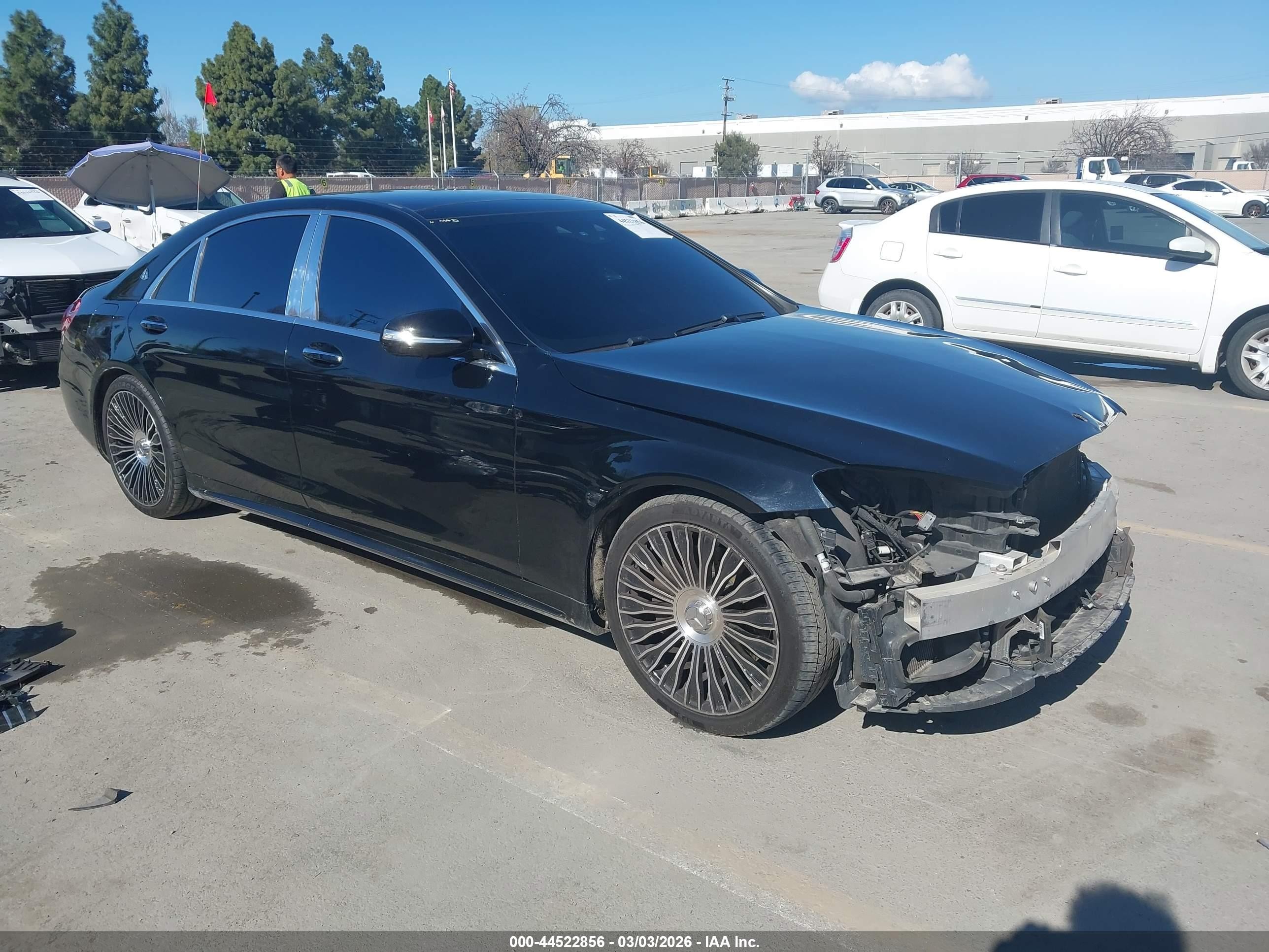 2019 Mercedes-Benz S 560, VIN WDDUG8DBXKA435568 — Front end