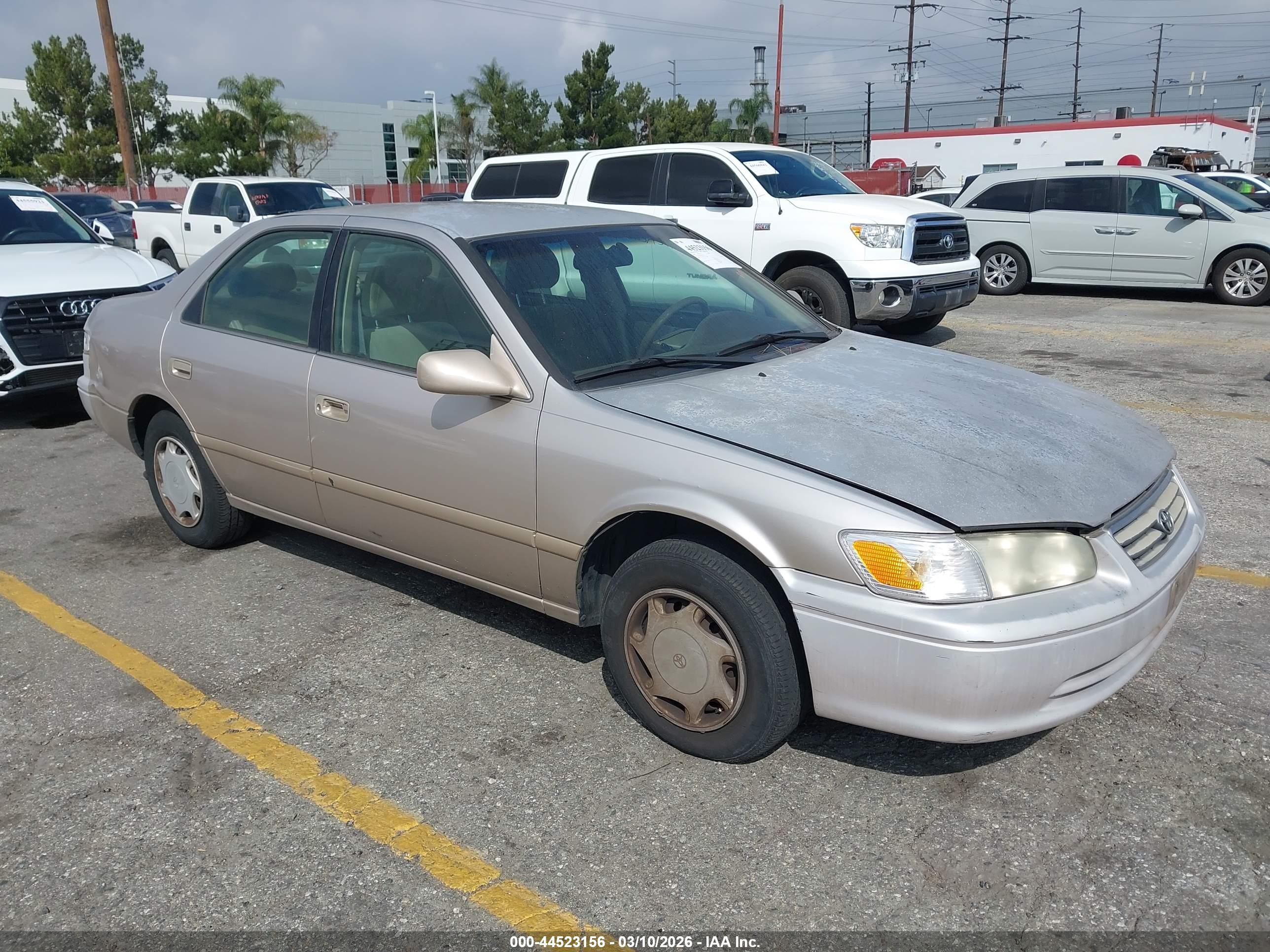 2000 Toyota Camry LE, VIN 4T1BG22K6YU753031 — Front end