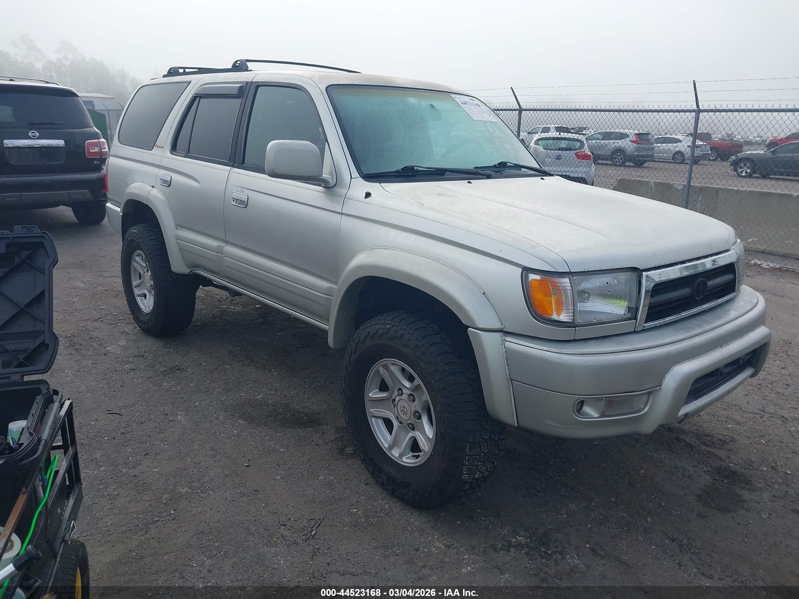 1999 Toyota 4Runner Limited, VIN JT3GN87R1X0126238 — Front end