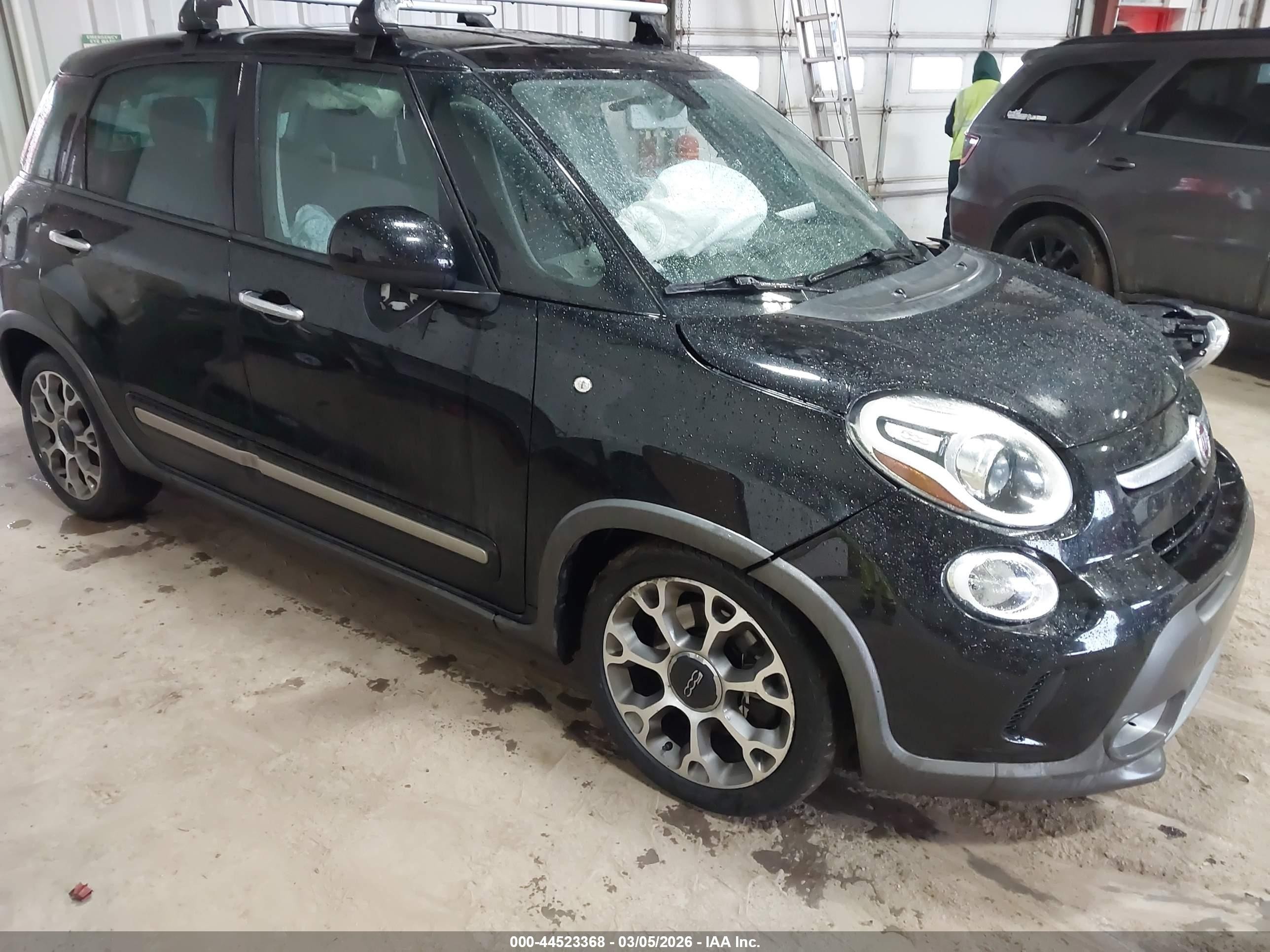 2014 FIAT 500L Trekking, VIN ZFBCFADH9EZ023381 — Front end