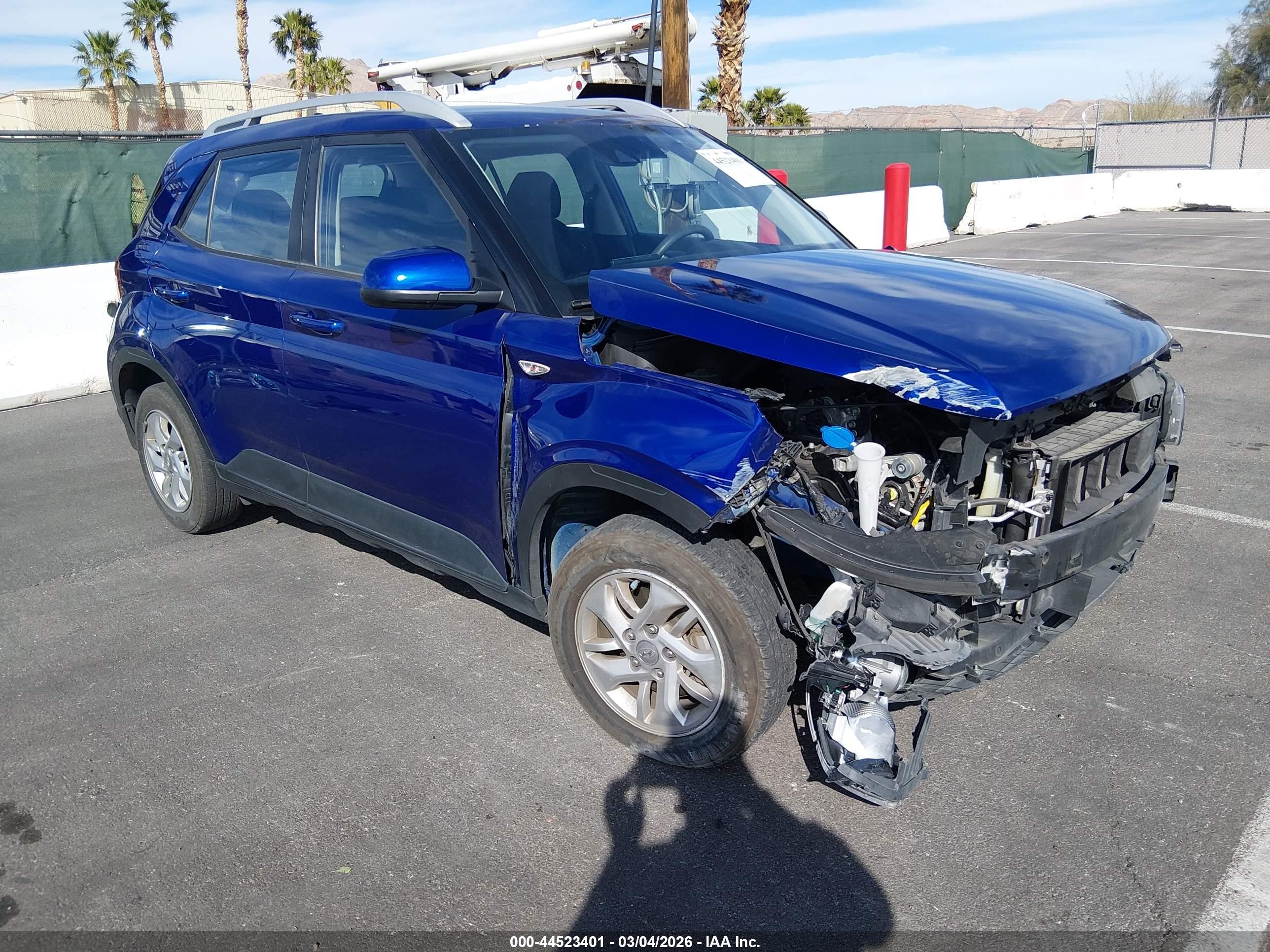 2020 Hyundai Venue SEL, VIN KMHRC8A32LU040238 — Front end