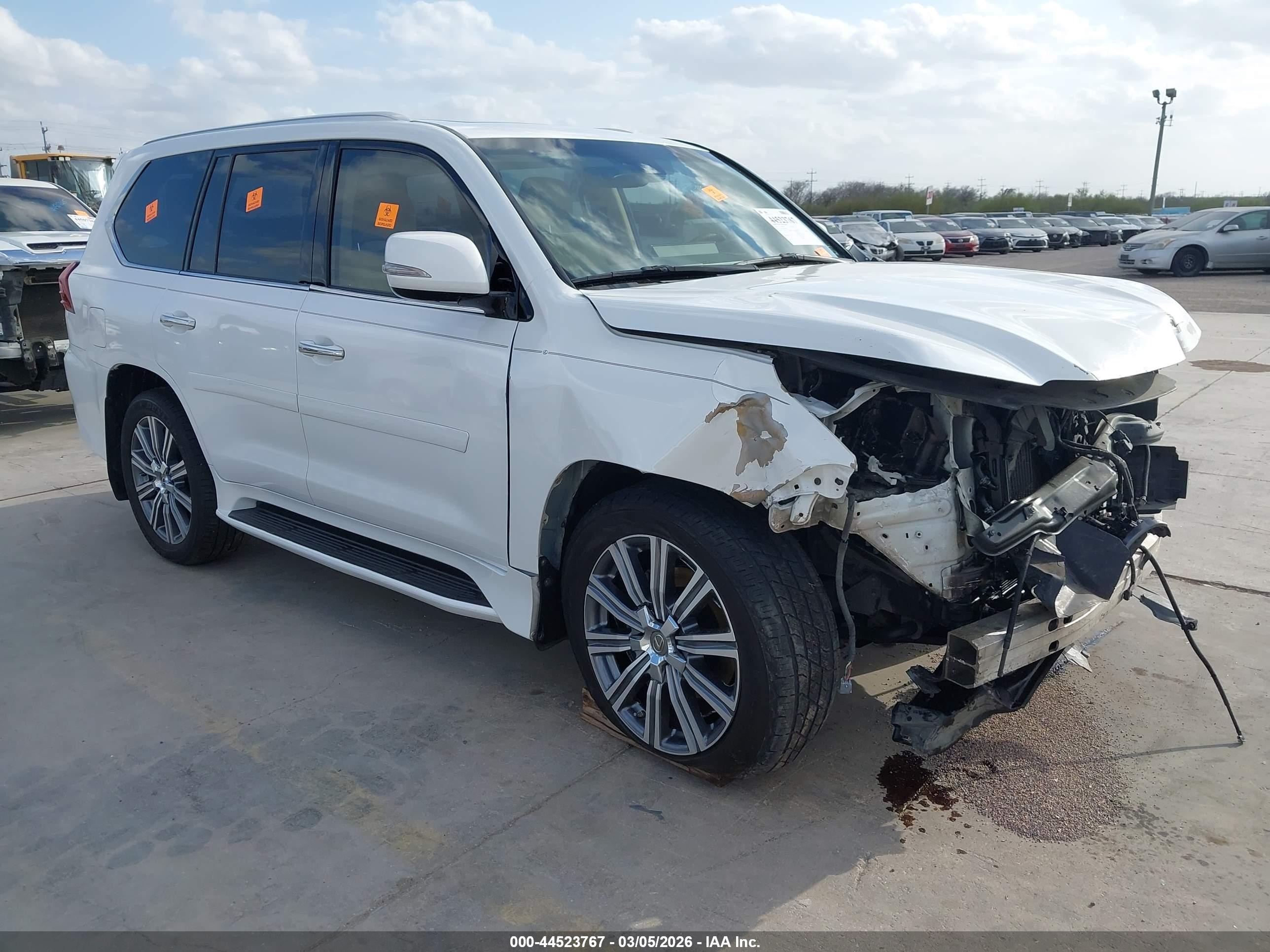 2016 Lexus LX 570, VIN JTJHY7AX9G4194530 — Front end