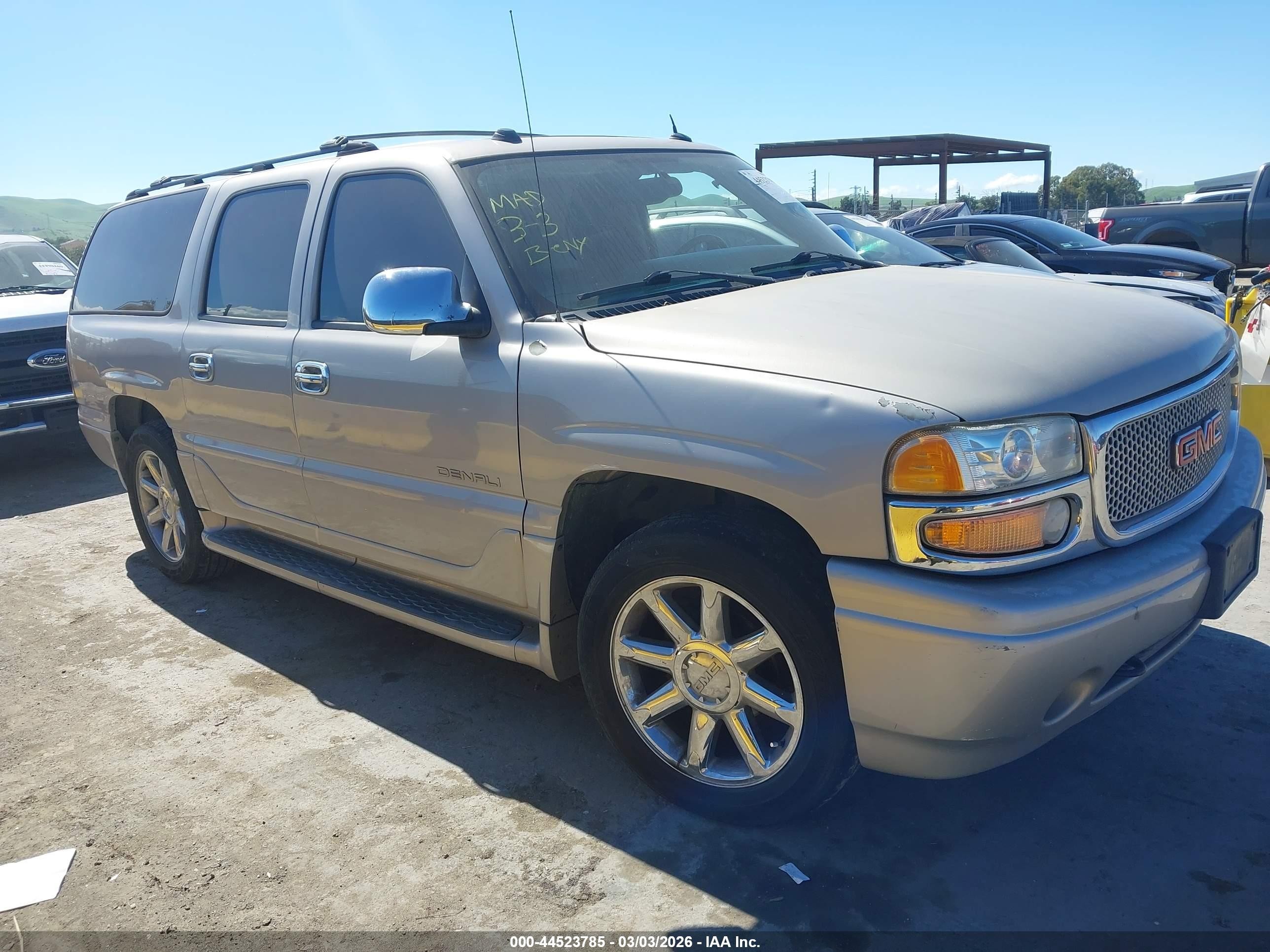 2005 GMC Yukon XL, VIN 1GKFK66U75J168970 — Normal wear