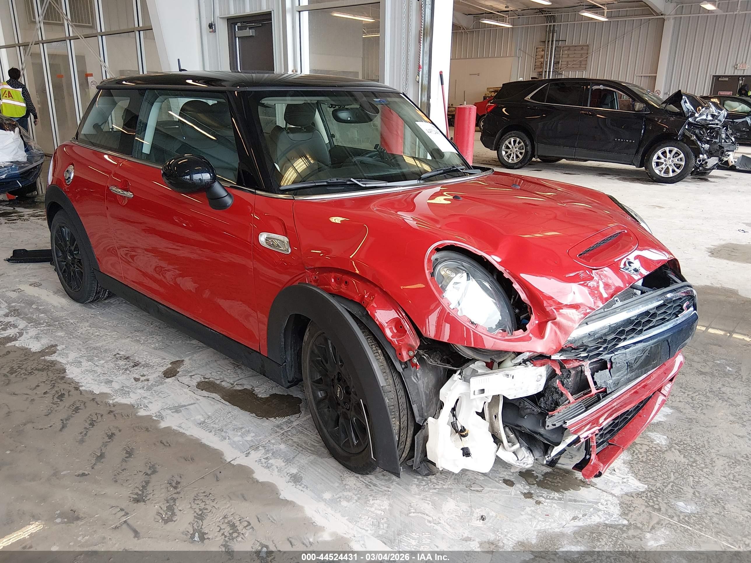 2016 MINI Hardtop S, VIN WMWXP7C56G2A44299 — Перед