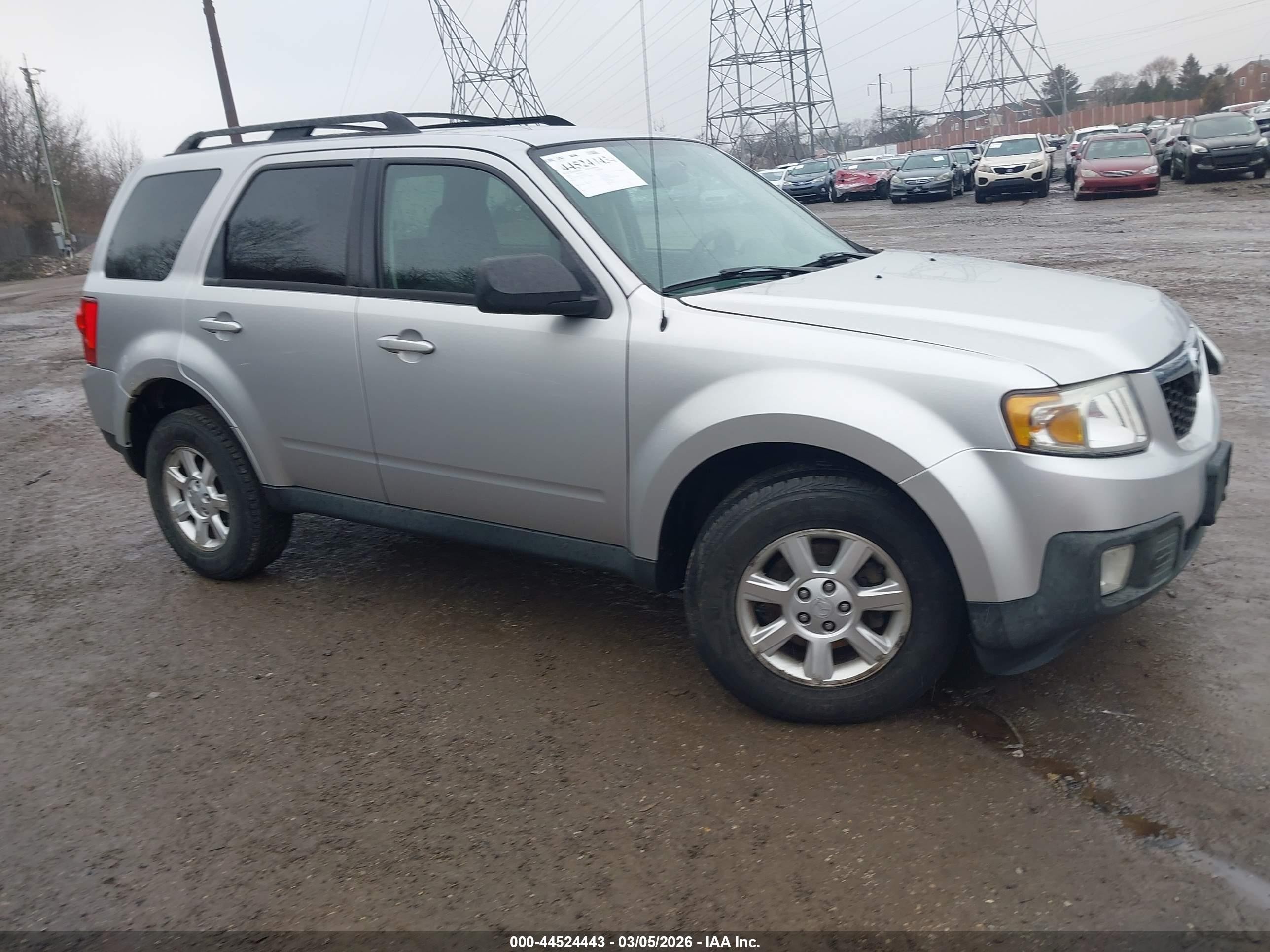 2010 Mazda Tribute Touring, VIN 4F2CY9C73AKM02992 — Бок