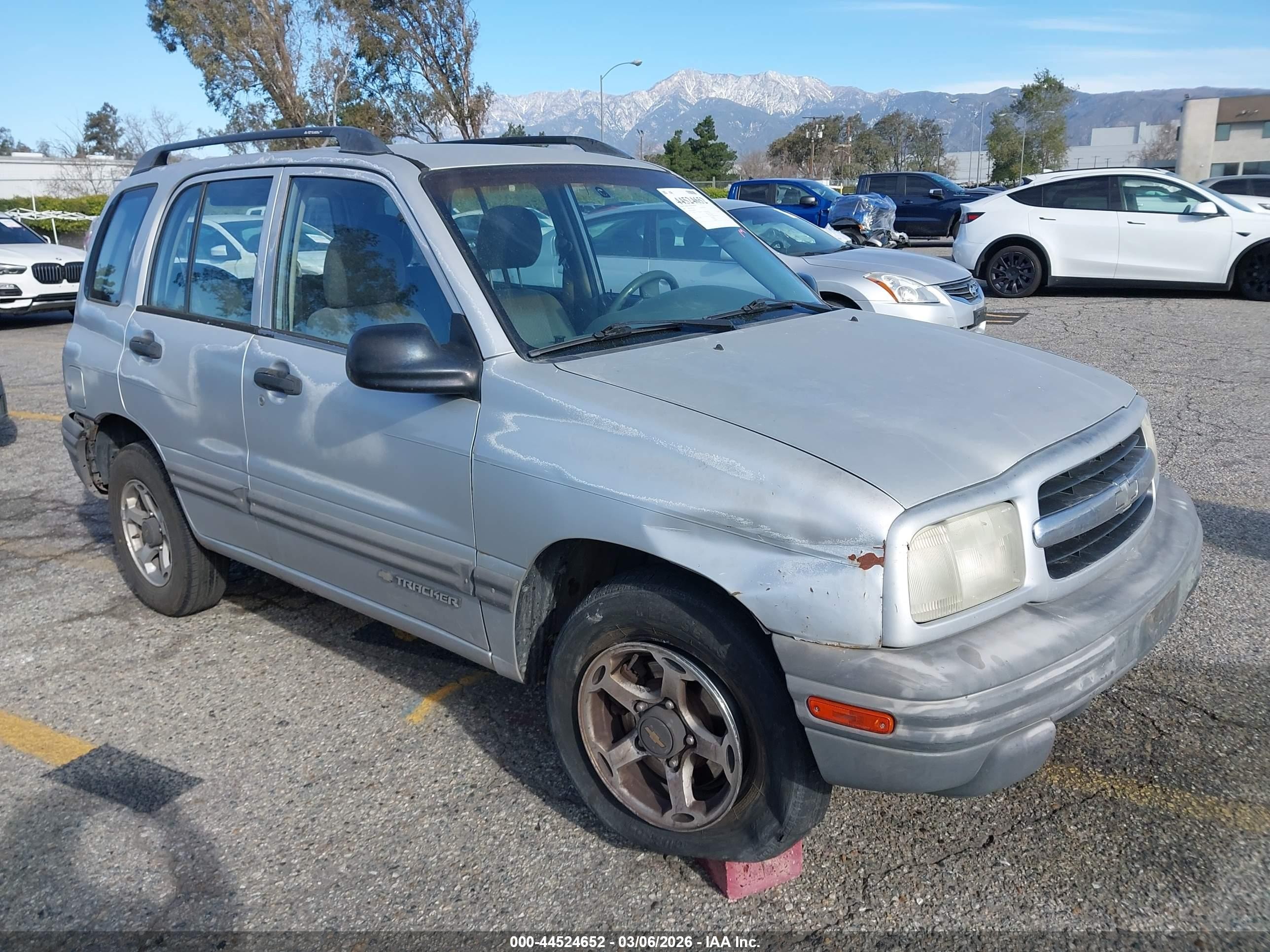 2000 Chevrolet Tracker, VIN 2CNBJ13CXY6919553 — Side
