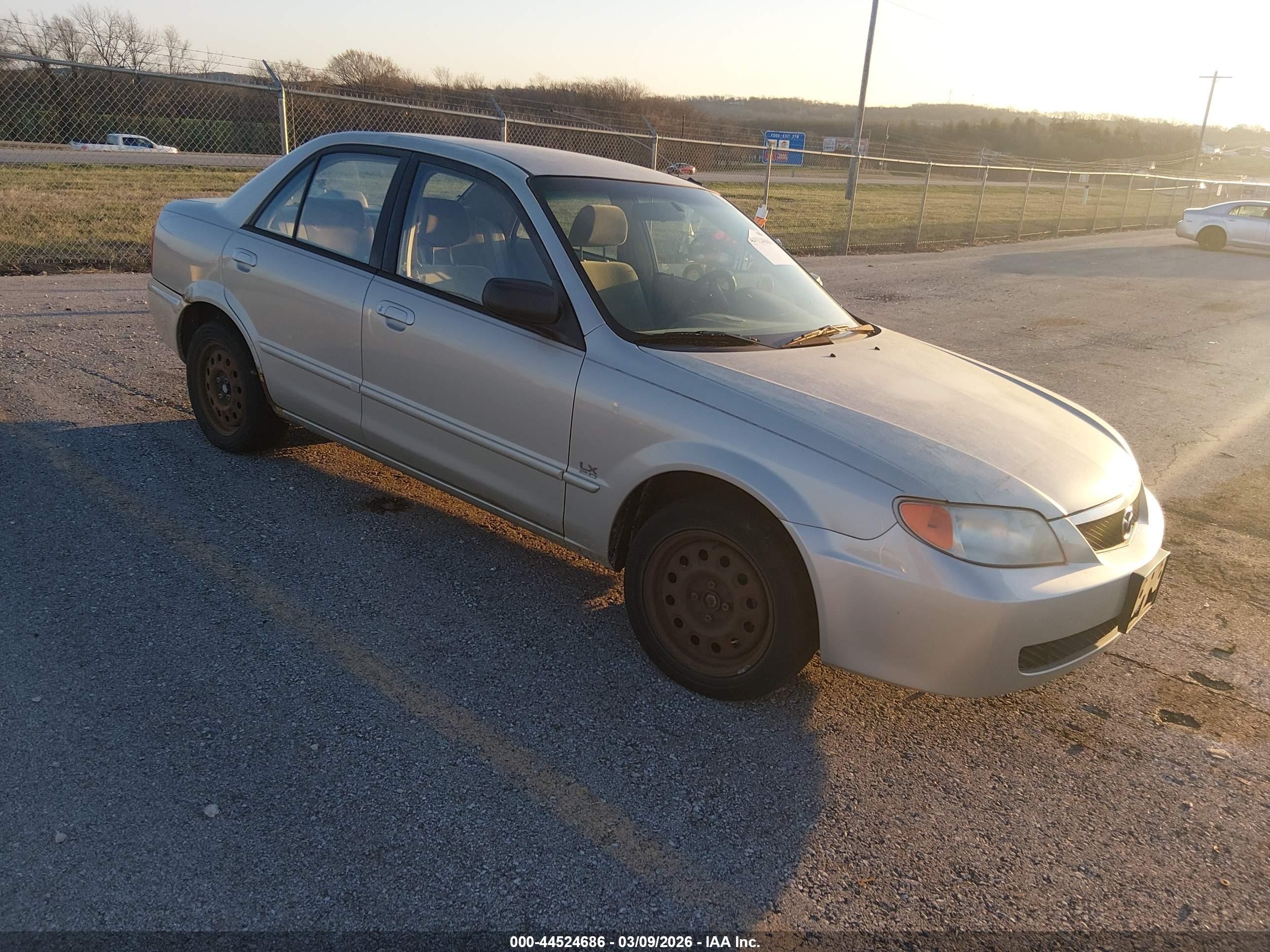 2001 Mazda Protege LX, VIN JM1BJ225810410864 — Бок