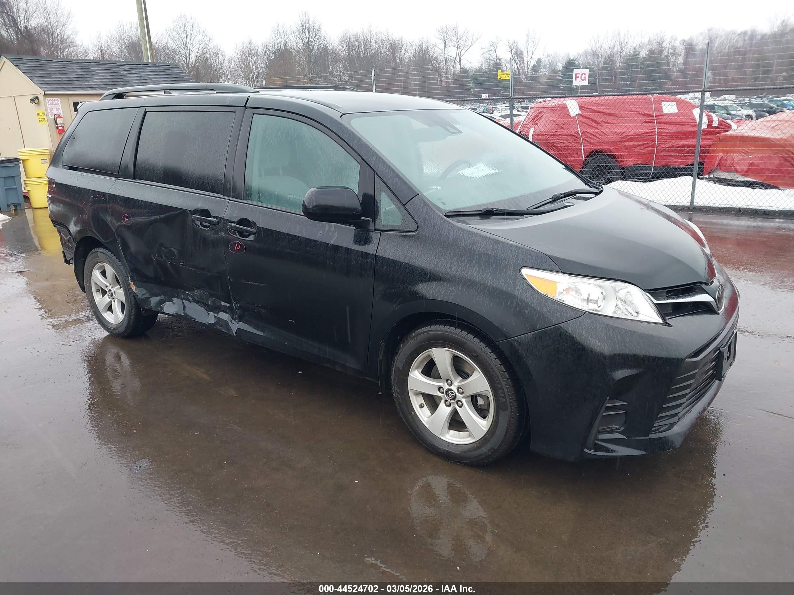 2020 Toyota Sienna LE, VIN 5TDKZ3DC8LS053633 — Side