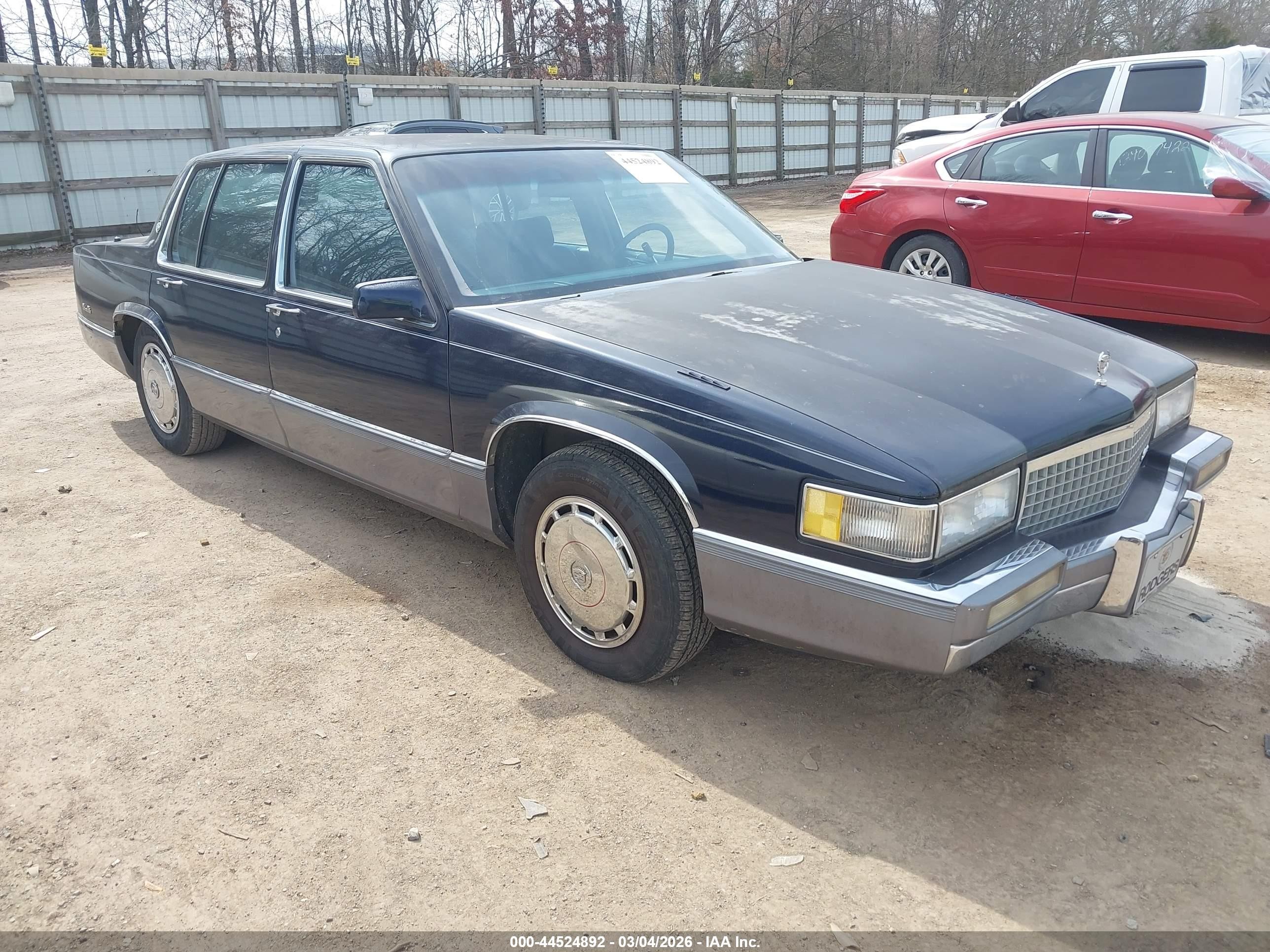1990 Cadillac DeVille, VIN 1G6CD5331L4222163 — Normal wear