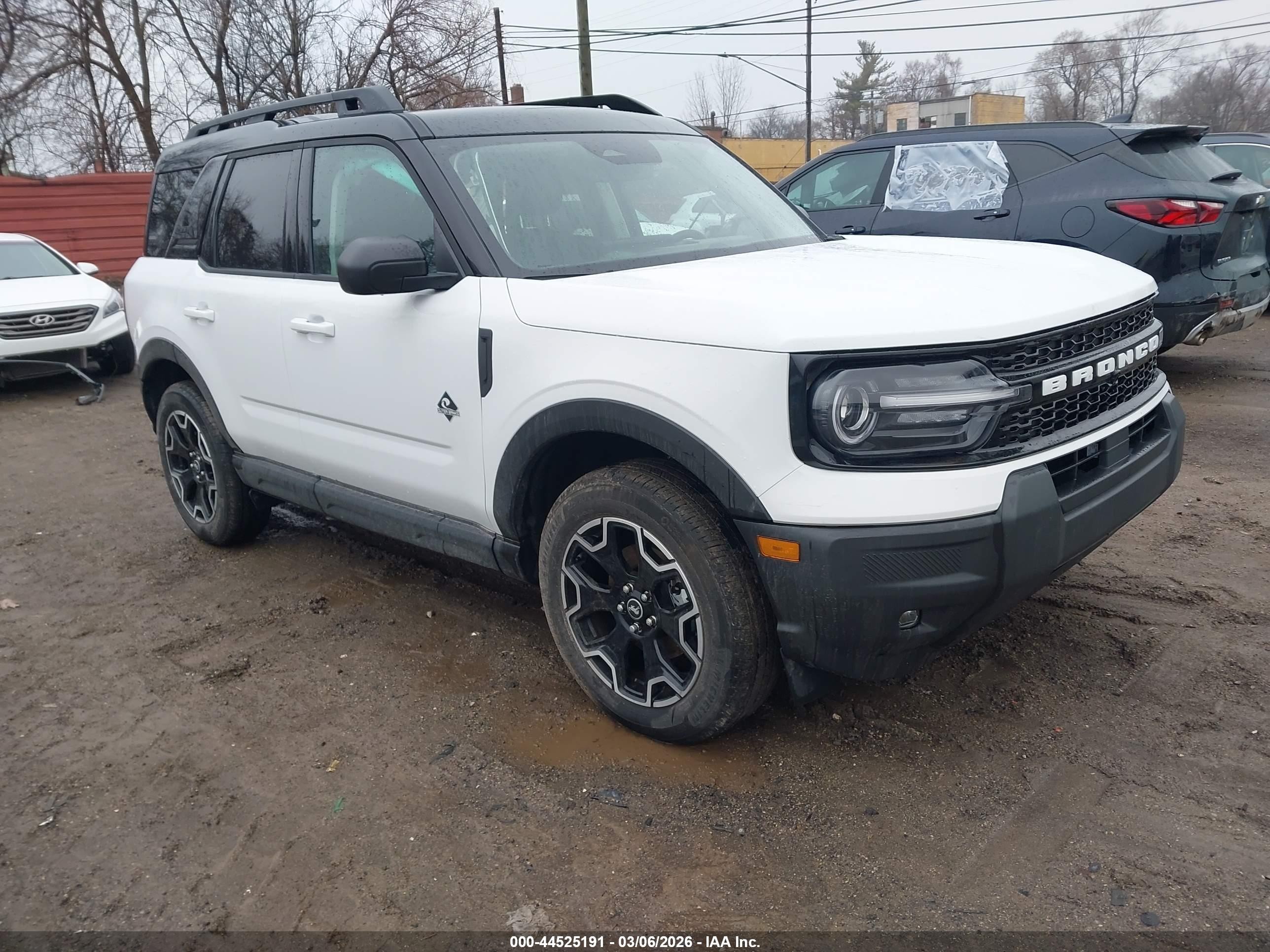 2025 Ford Bronco Sport Outer Banks, VIN 3FMCR9CN3SRE93783 — Бок