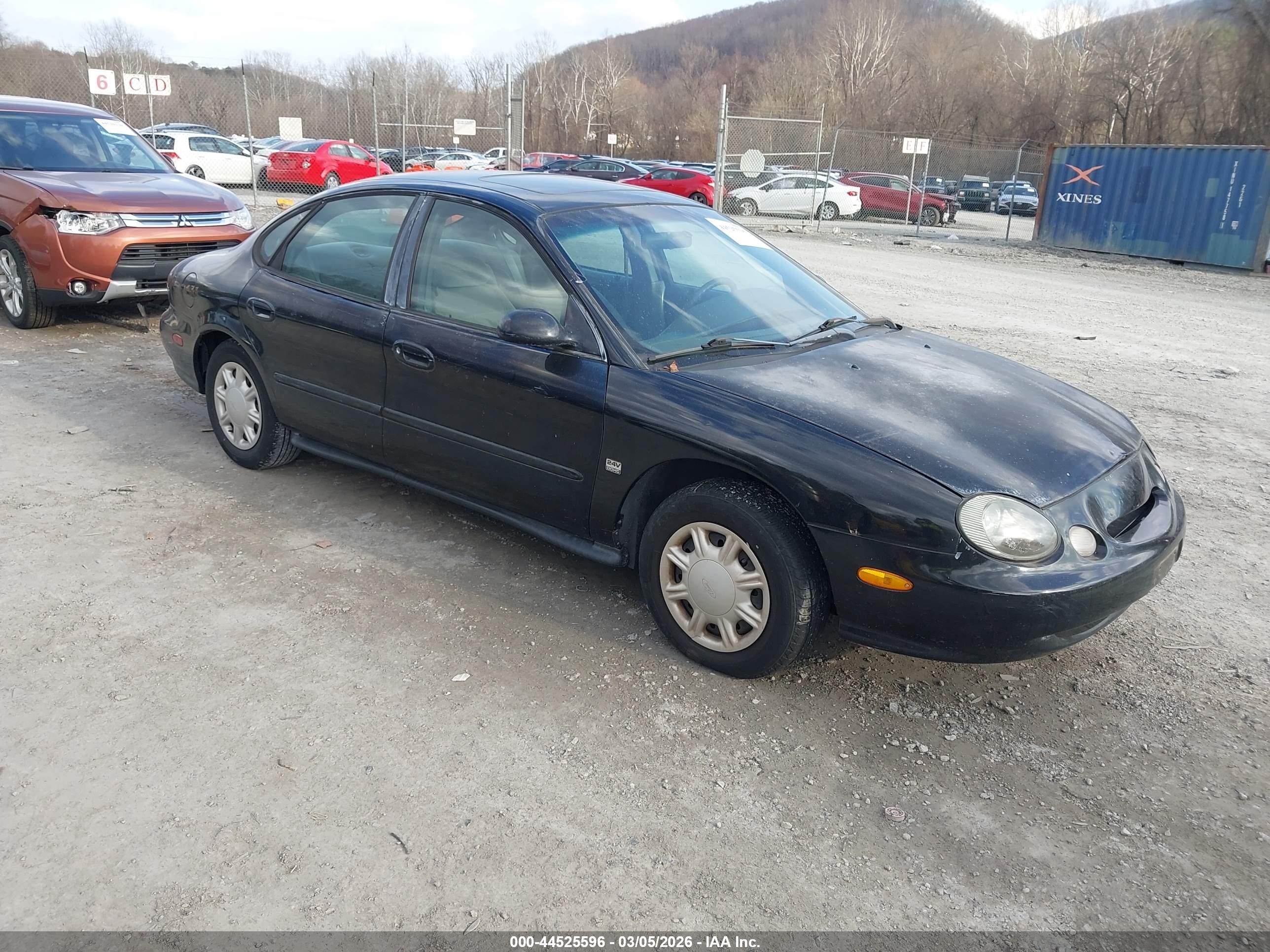 1998 Ford Taurus LX, VIN 1FAFP52S4WA211339 — Перед