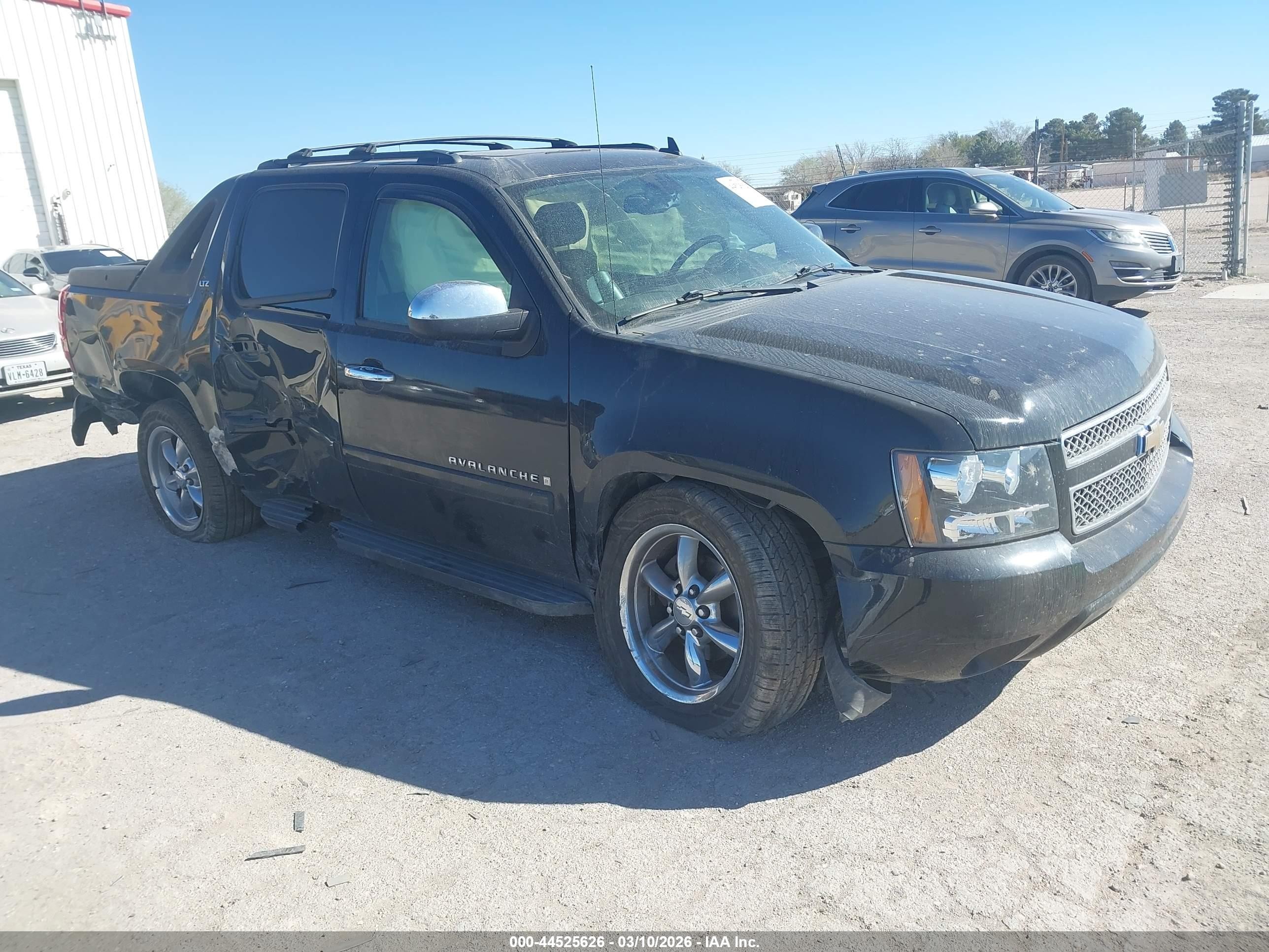2008 Chevrolet Avalanche LTZ, VIN 3GNFK12398G266035 — Side