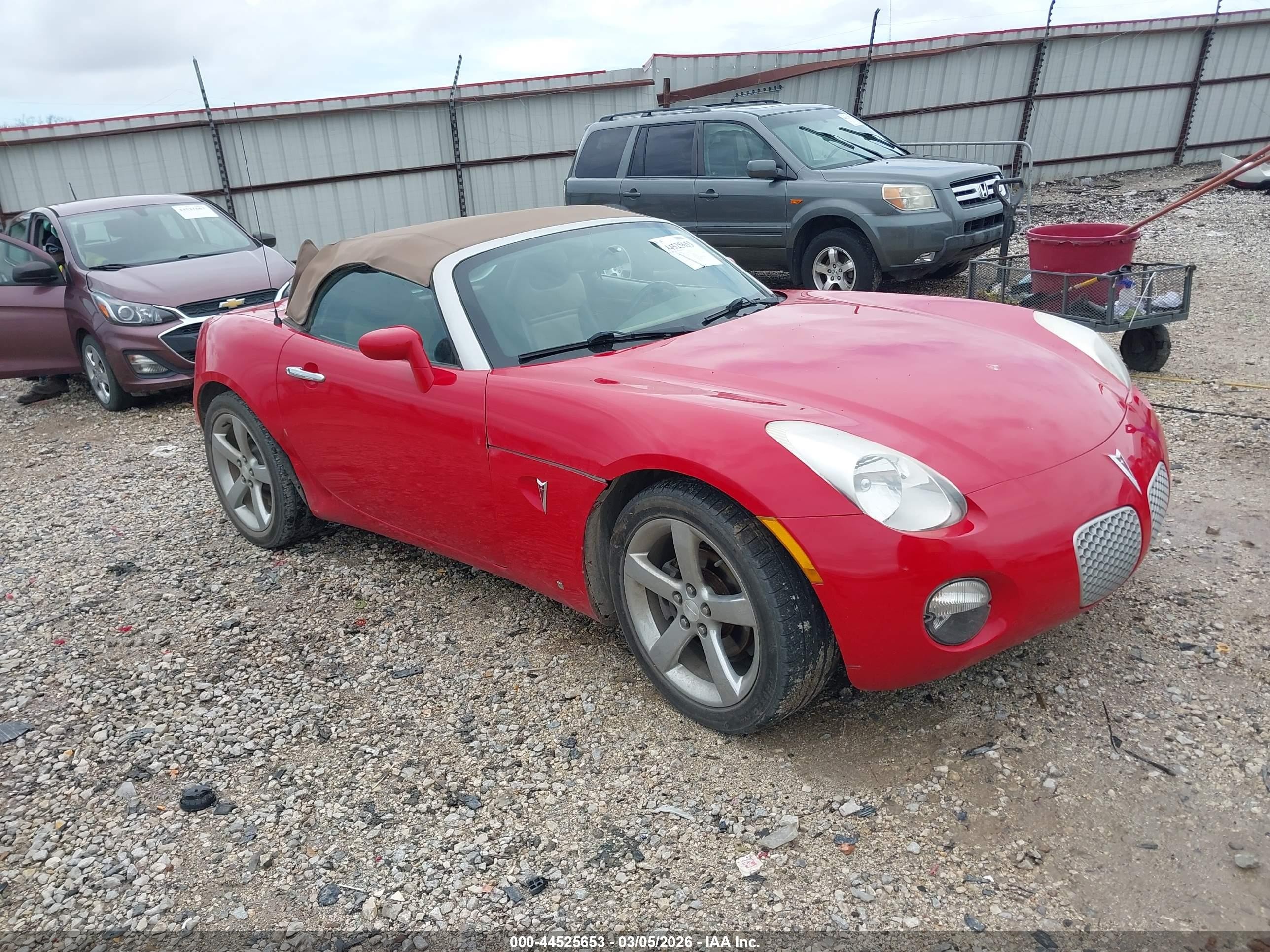 2007 Pontiac Solstice, VIN 1G2MB35B97Y110665 — Side
