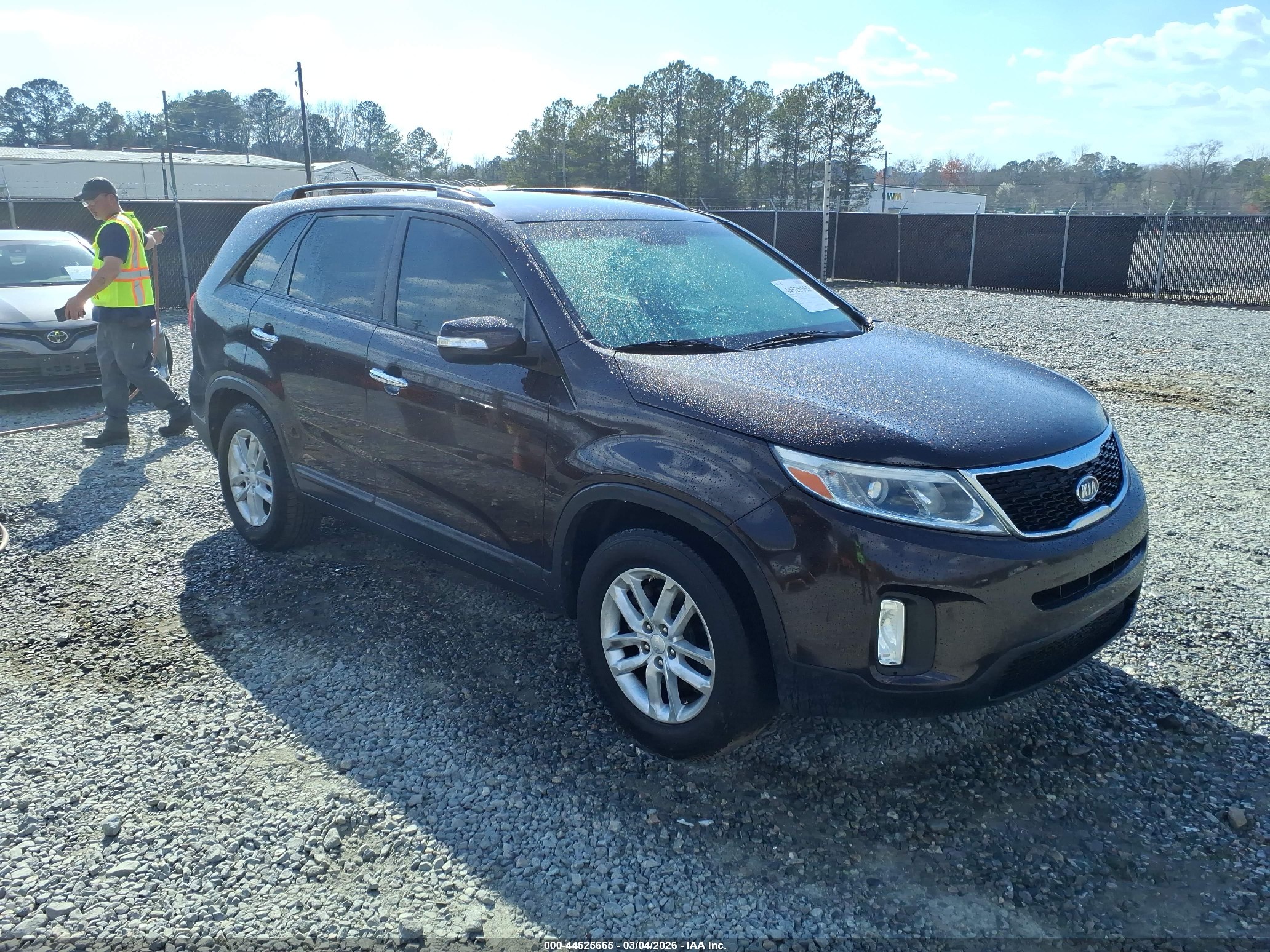 2015 Kia Sorento LX, VIN 5XYKT3A68FG550697 — Side