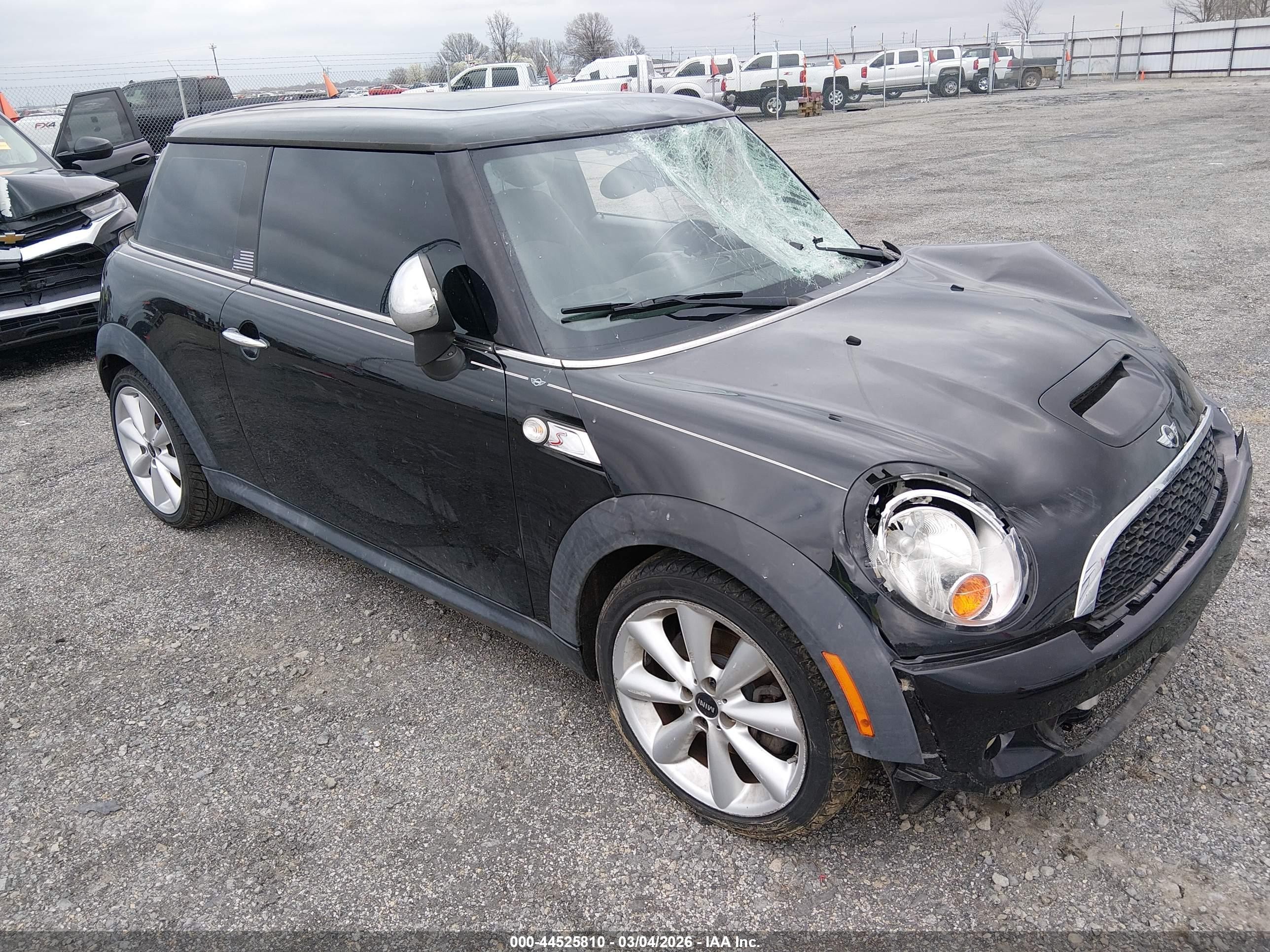 2011 MINI Hardtop S, VIN WMWSV3C54BTY14959 — Не указано