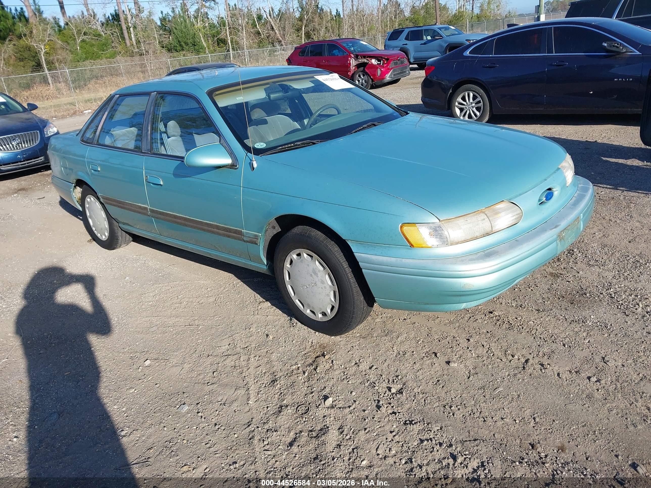 1995 Ford Taurus GL, VIN 1FALP52U6SG107012 — Зад