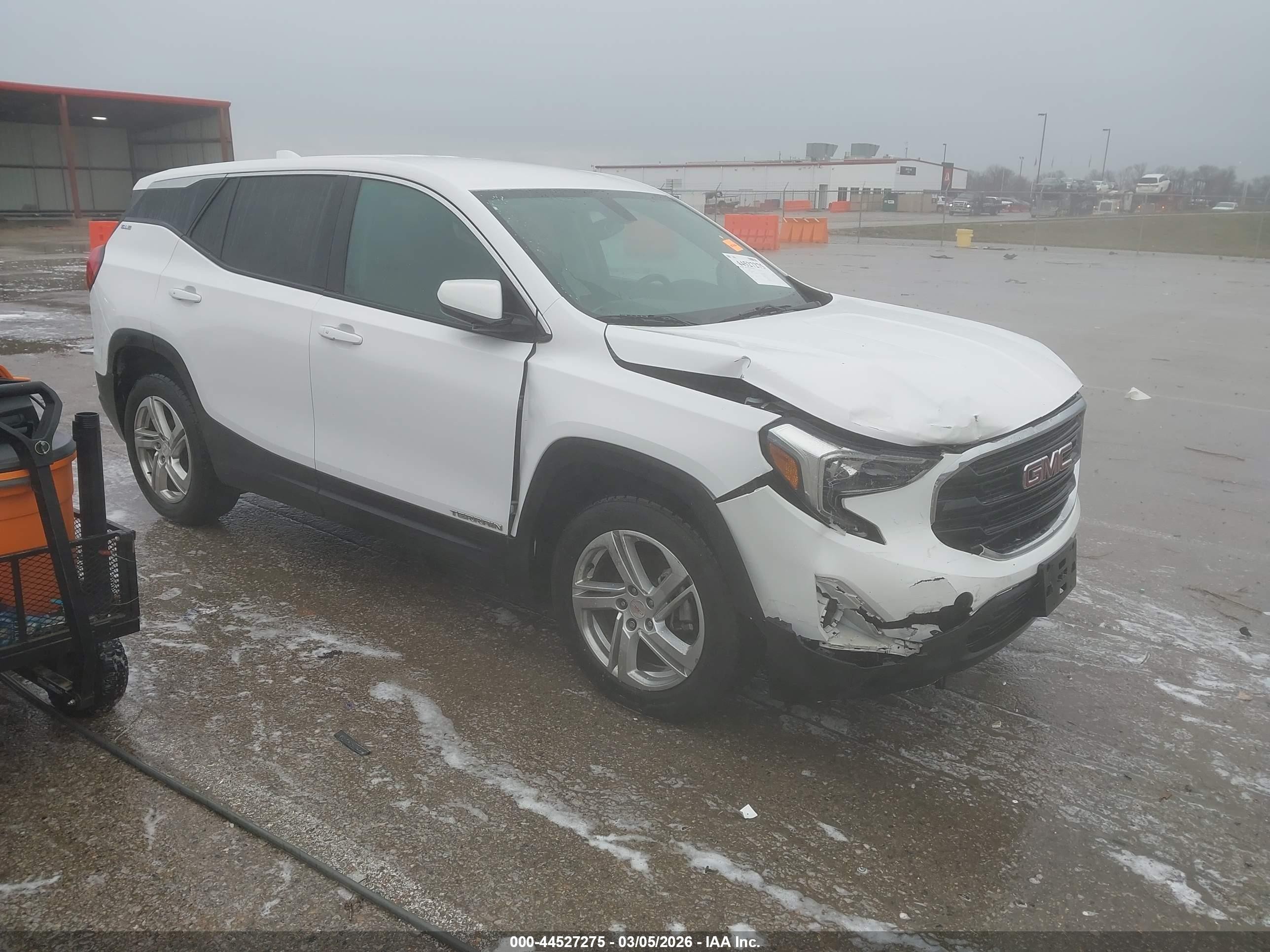 2018 GMC Terrain SLE, VIN 3GKALMEV8JL311854 — Front end