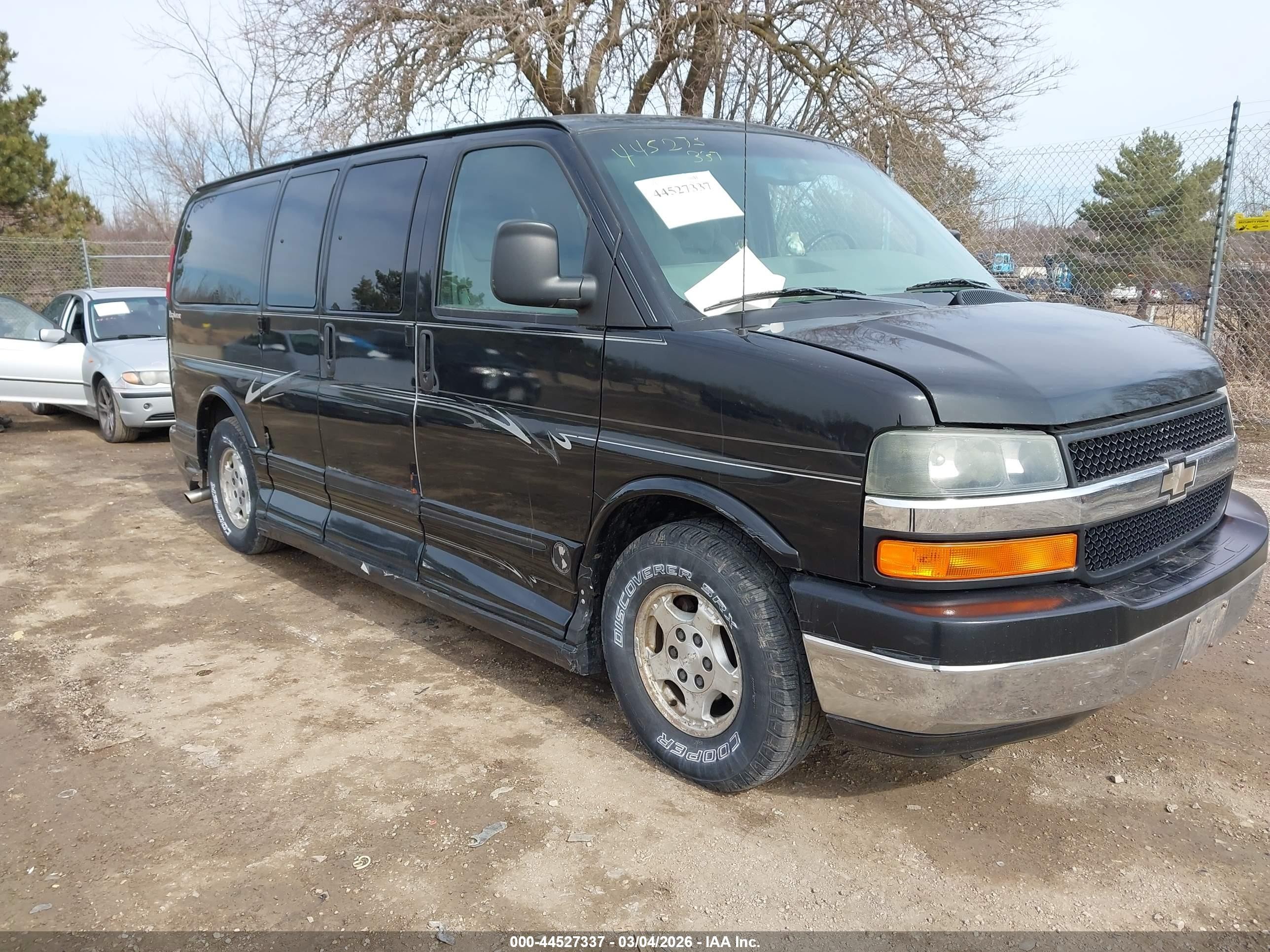 2004 Chevrolet Express Passenger, VIN 1GBFG15T841150179 — Normal wear