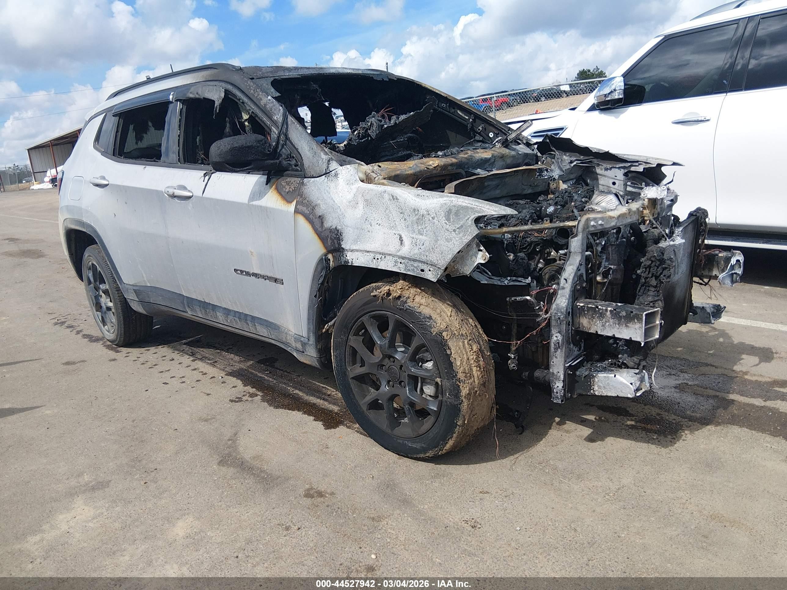 2025 Jeep Compass Latitude, VIN 3C4NJDBN9ST570426 — Engine fire