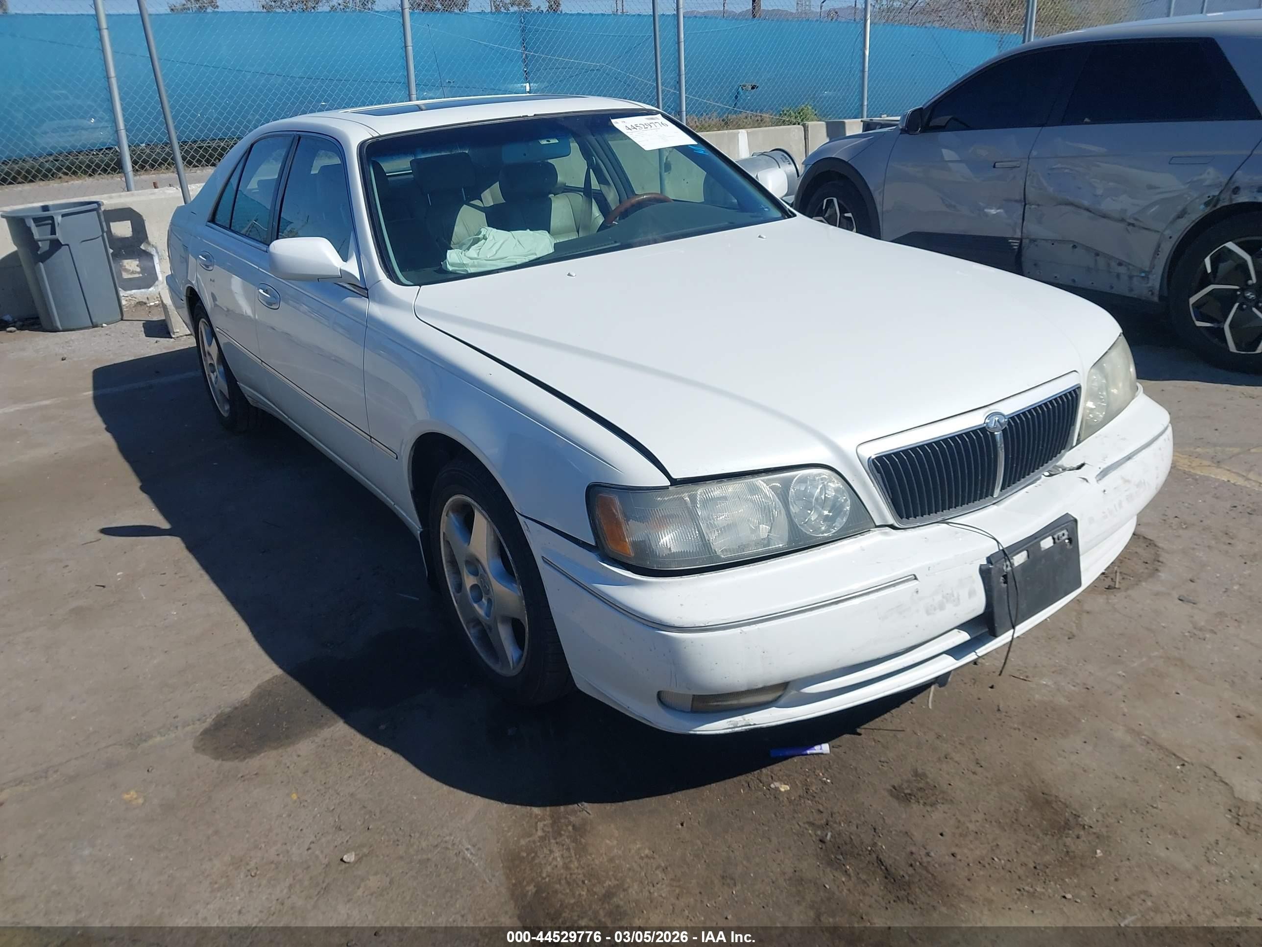 2000 Infiniti Q45, VIN JNKBY31A5YM301439 — Front end