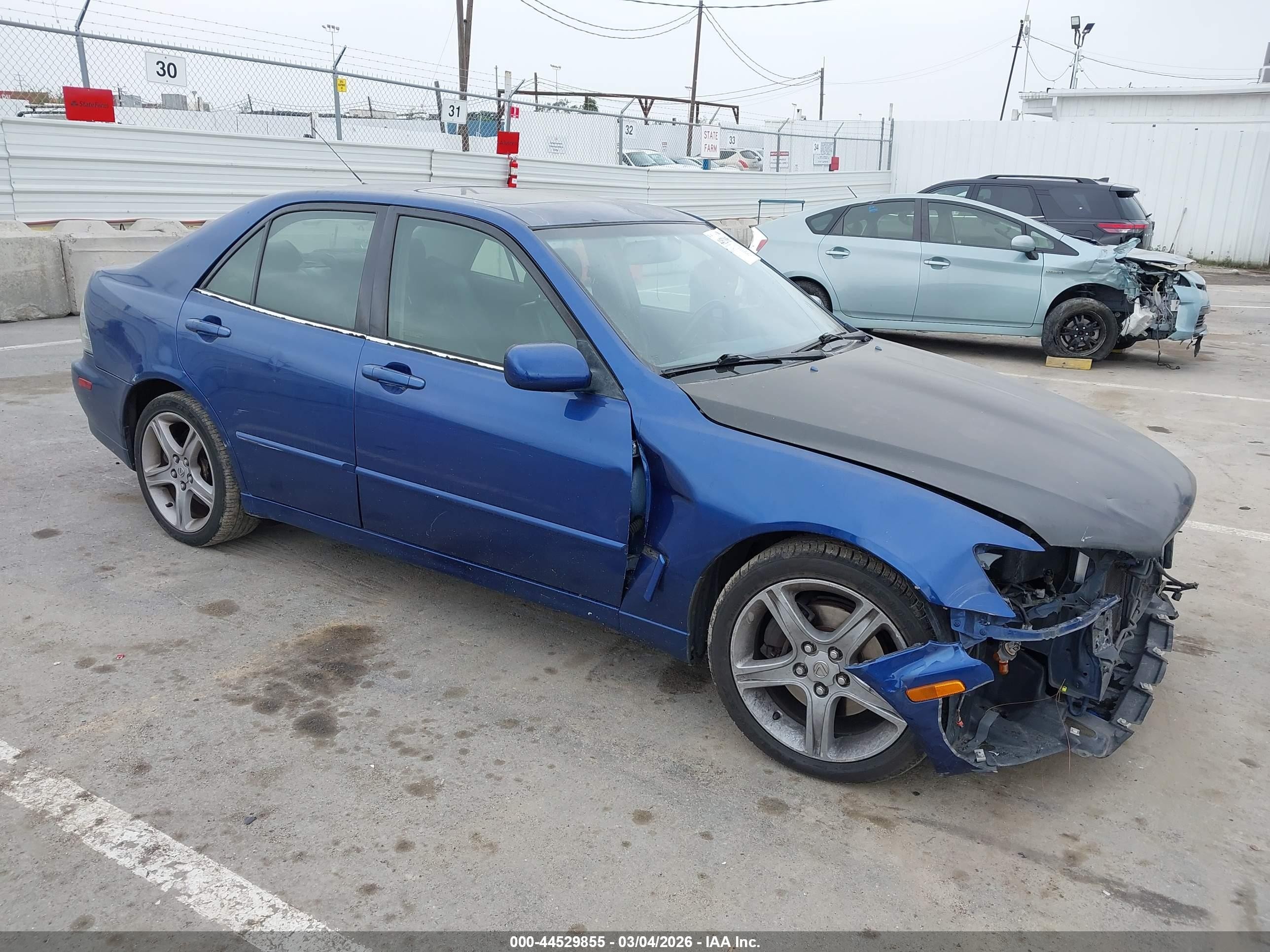 2003 Lexus IS 300/350, VIN JTHBD192130069807 — Перед