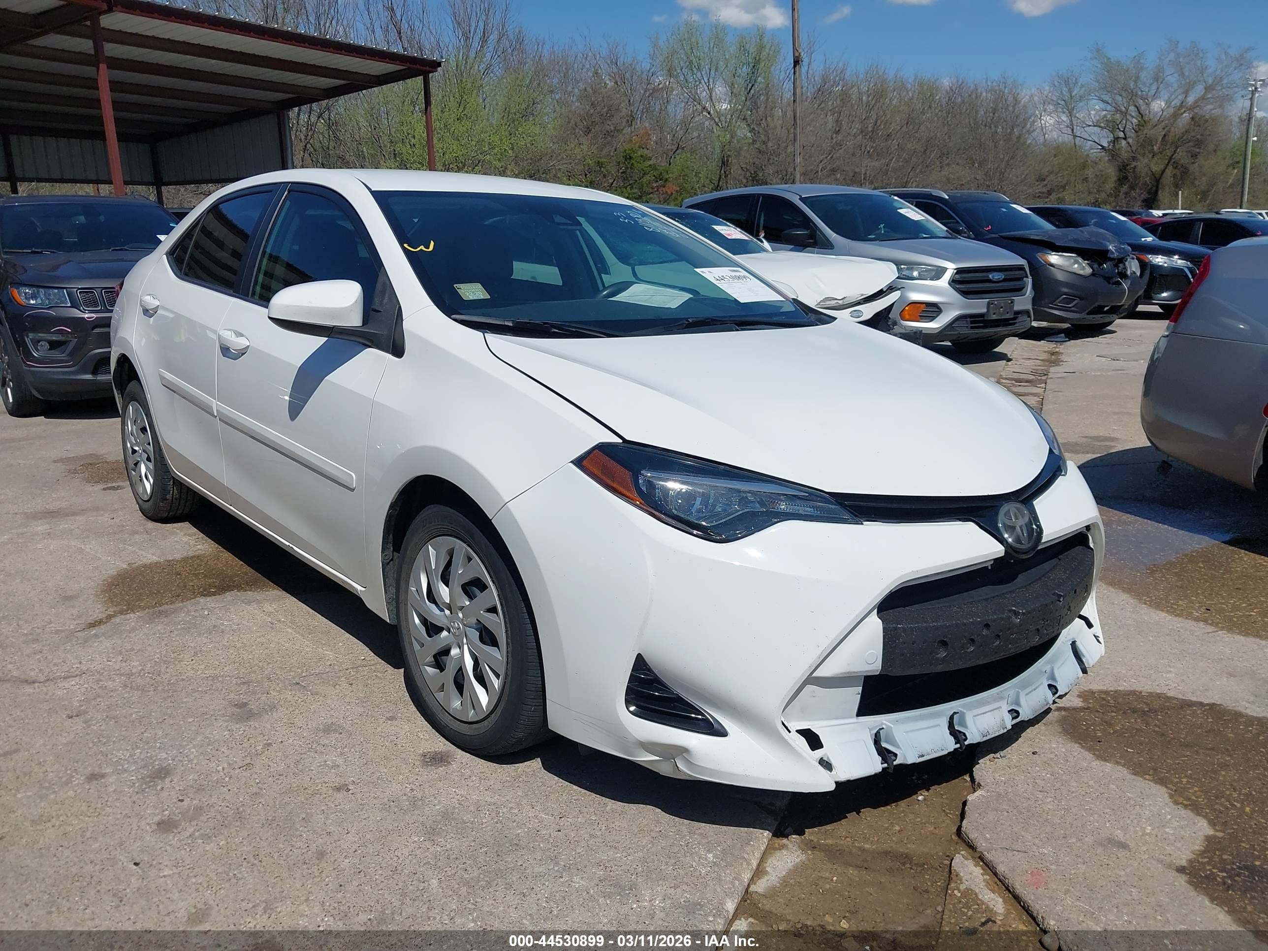 2018 Toyota Corolla LE, VIN 5YFBURHE1JP811380 — Front end