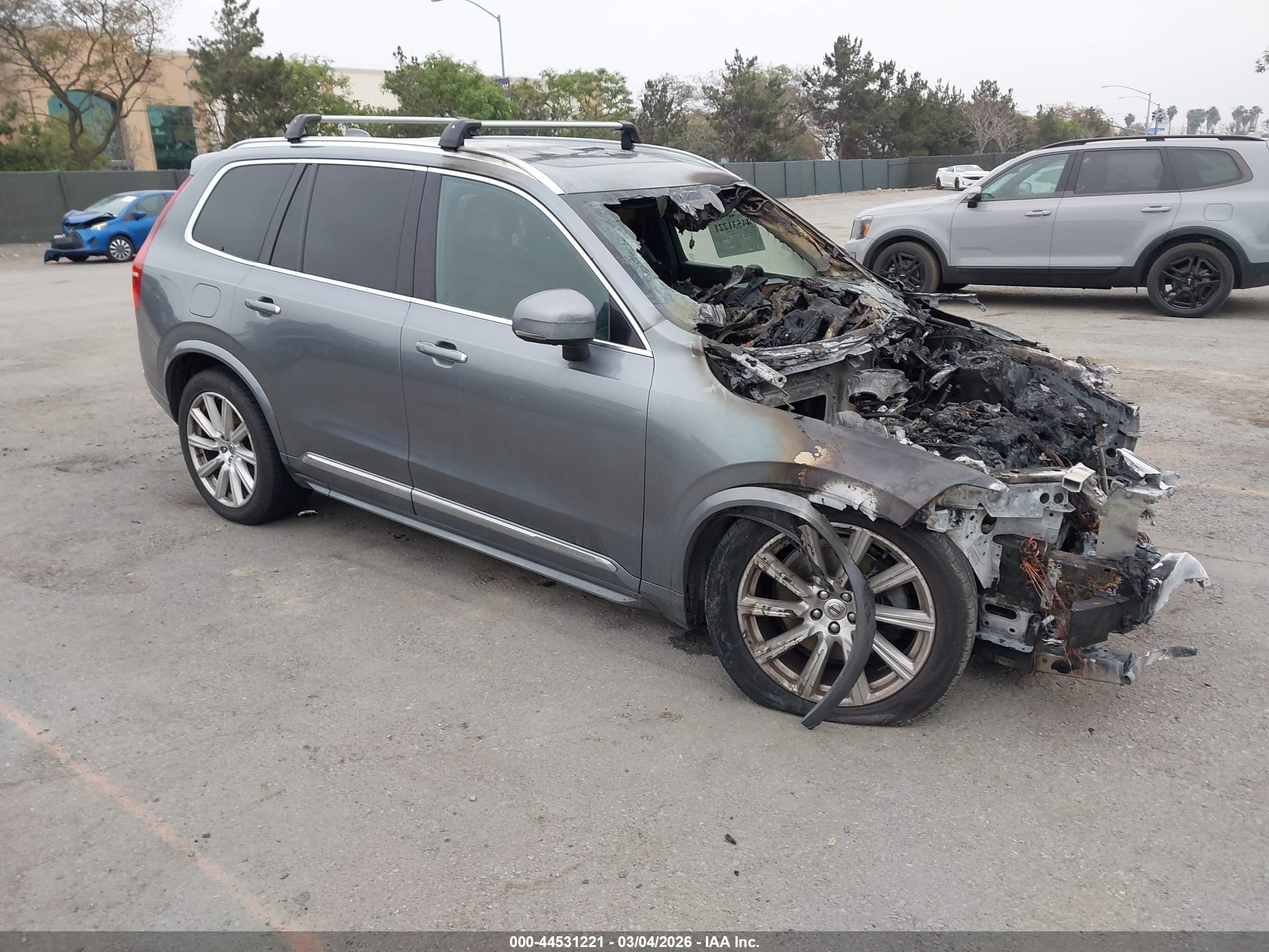 2016 Volvo XC90 T6 Inscription, VIN YV4A22PL6G1034505 — Engine fire