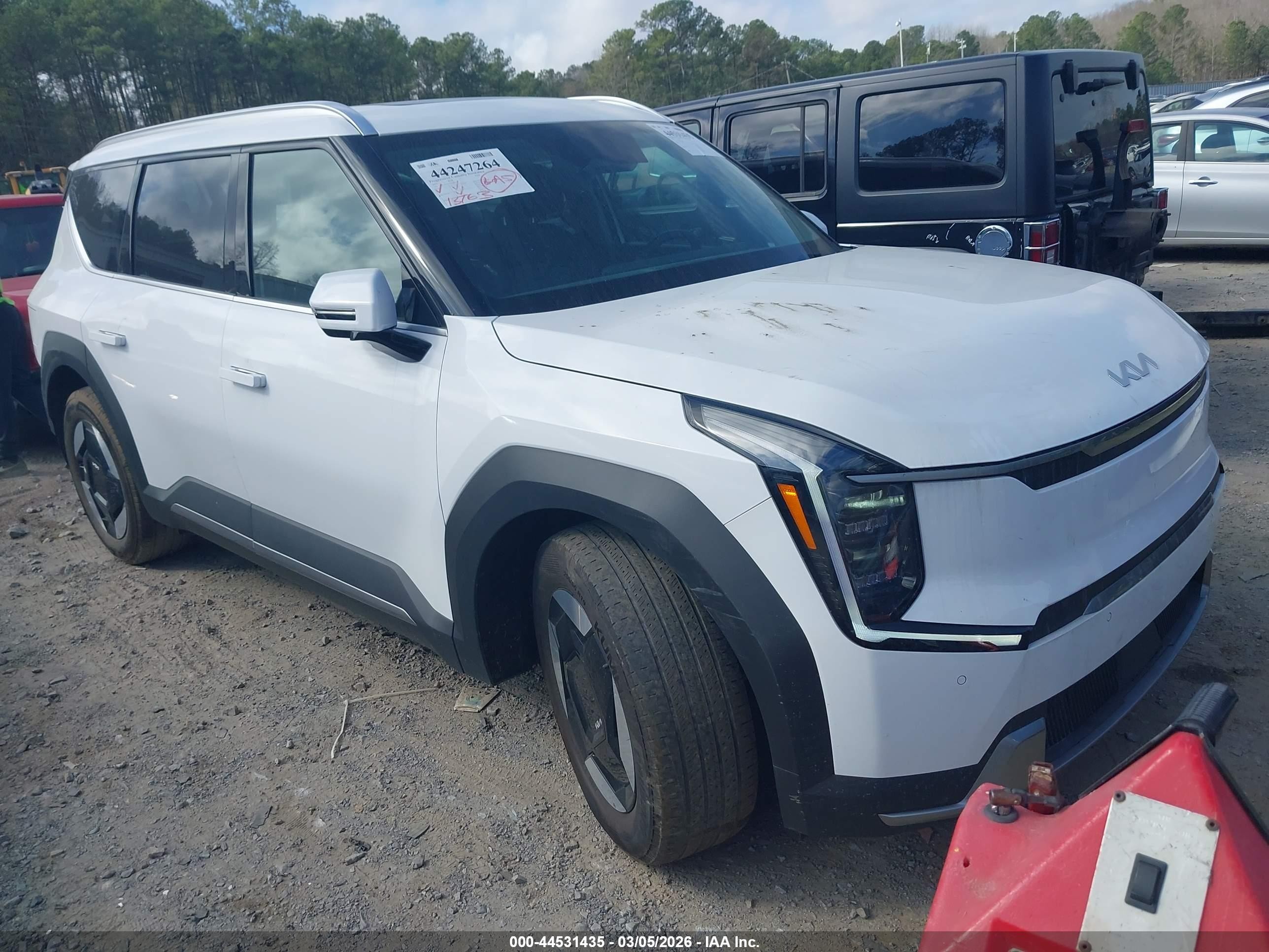 2025 Kia EV9 Wind, VIN 5XYAFFS57SG002131 — Rear end