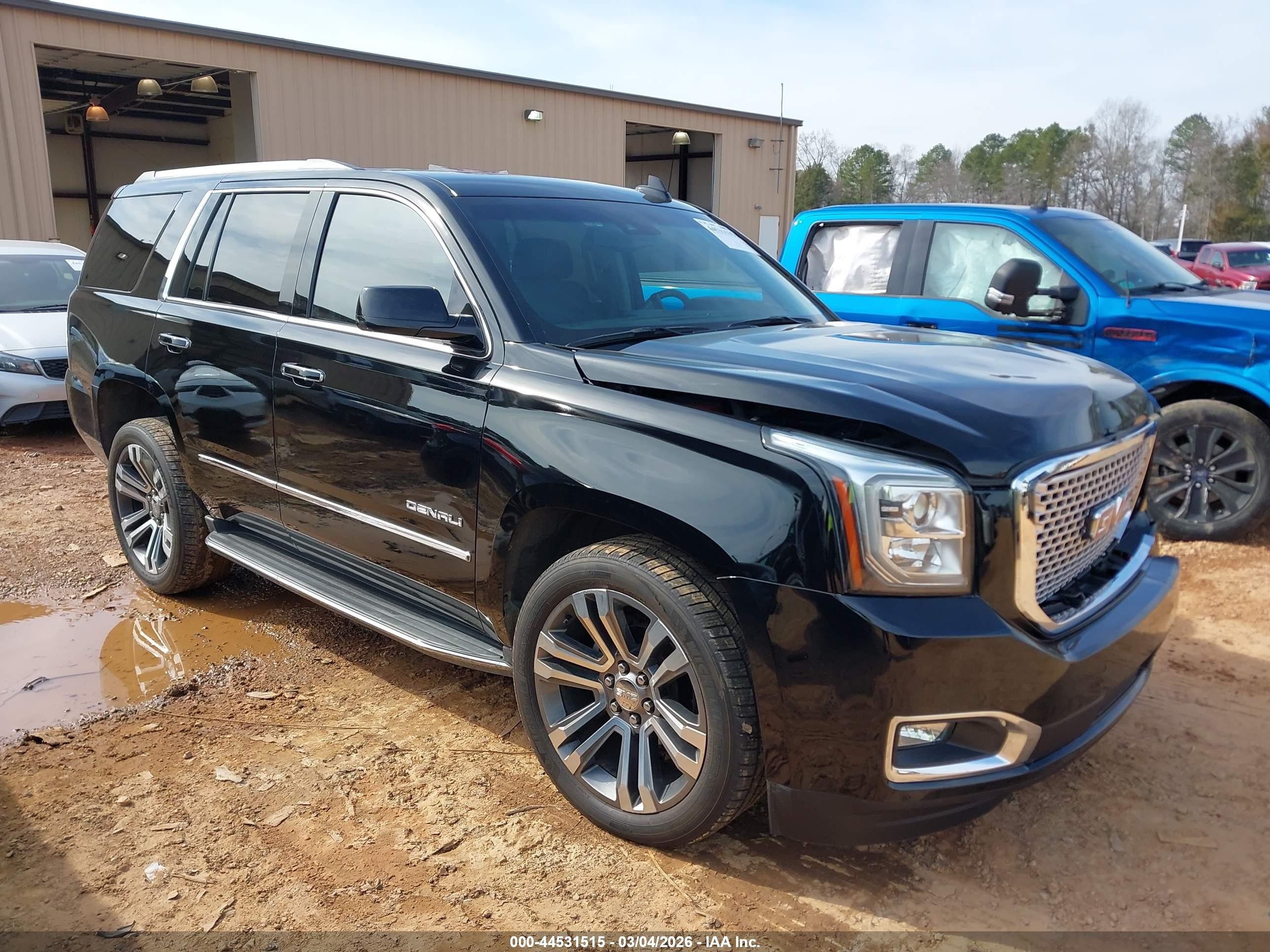 2017 GMC Yukon Denali, VIN 1GKS1CKJ4HR333133 — Front end